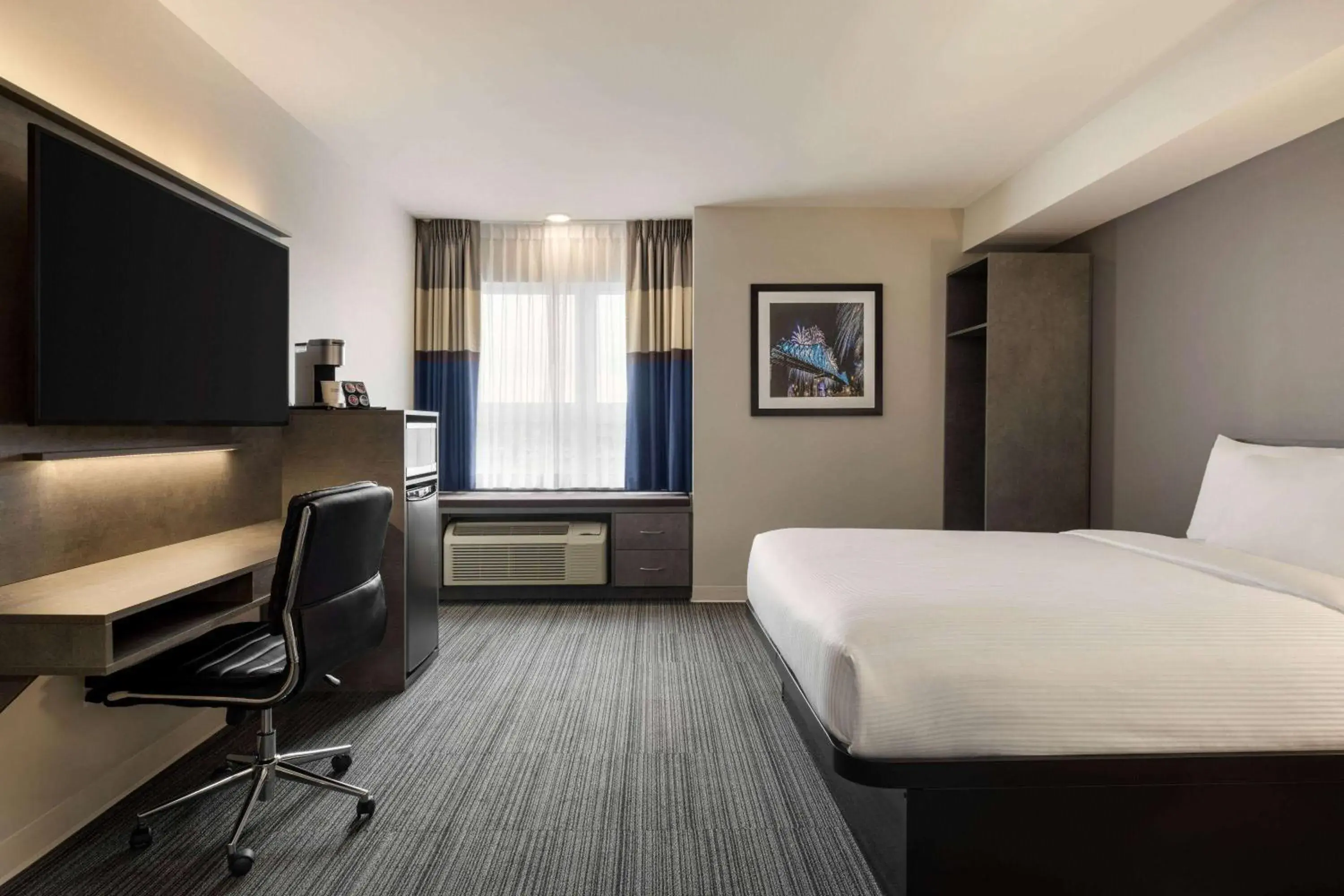 Photo of the whole room, Bed in Microtel Inn & Suites by Wyndham Boisbriand Photo of the whole room, Bed in Microtel Inn & Suites by Wyndham Boisbriand