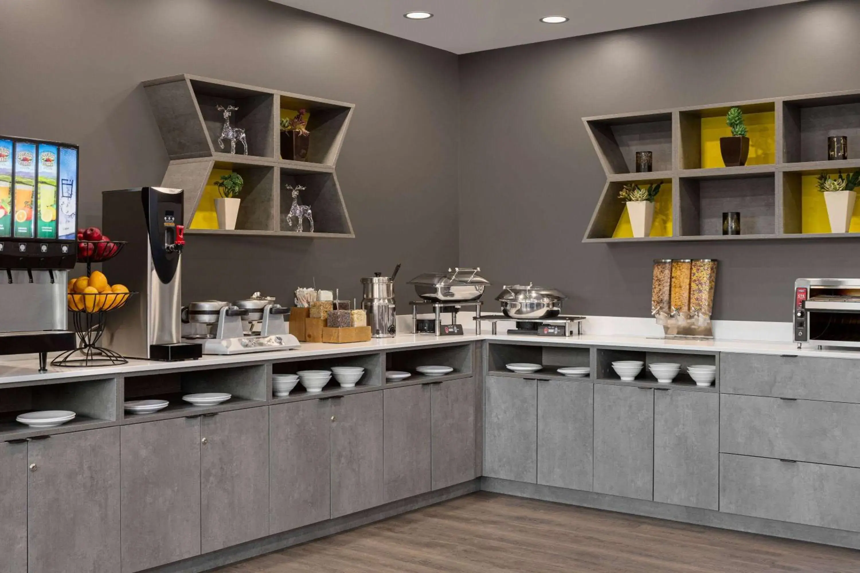 Breakfast in Microtel Inn & Suites by Wyndham Boisbriand Breakfast in Microtel Inn & Suites by Wyndham Boisbriand