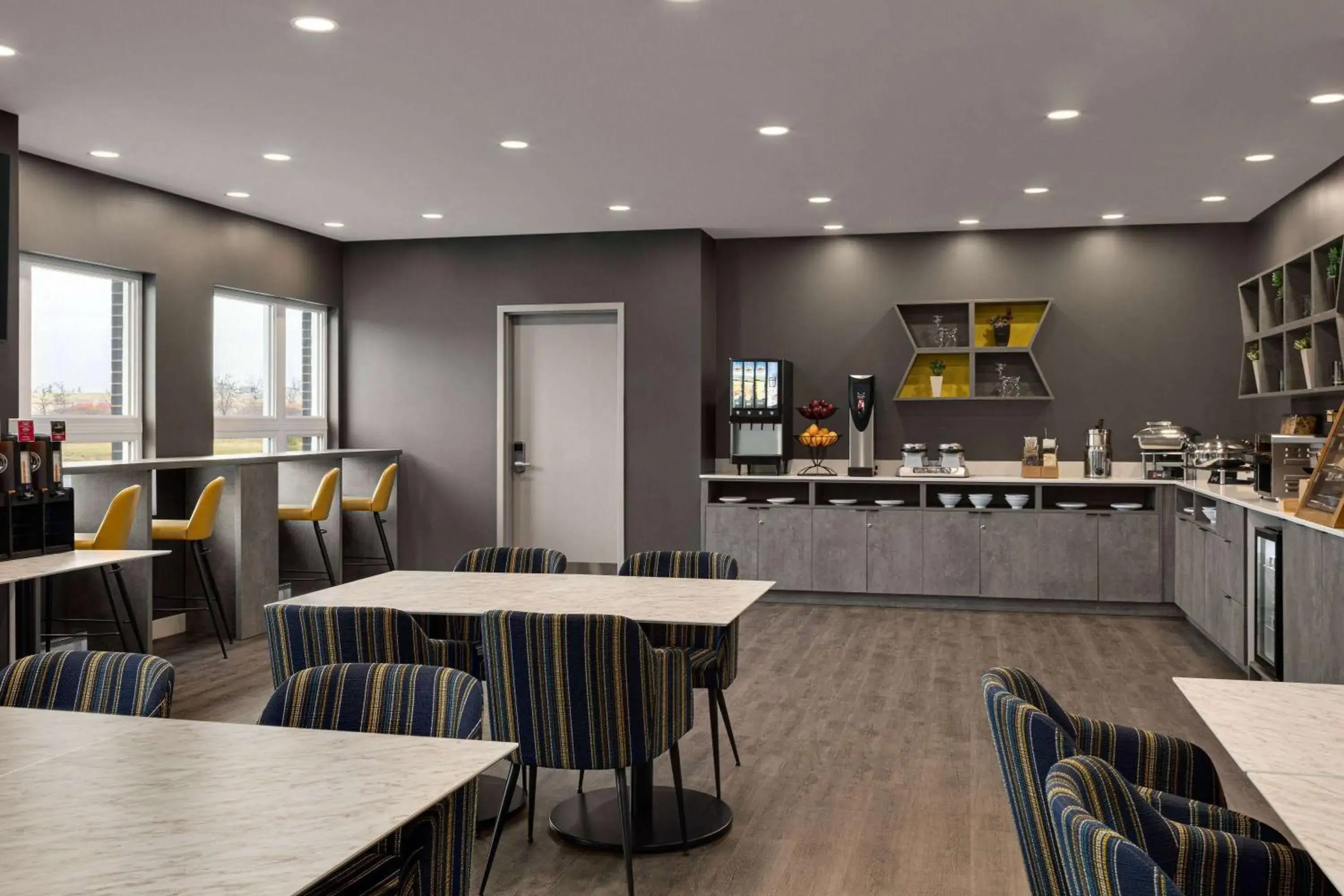 Breakfast in Microtel Inn & Suites by Wyndham Boisbriand Breakfast in Microtel Inn & Suites by Wyndham Boisbriand