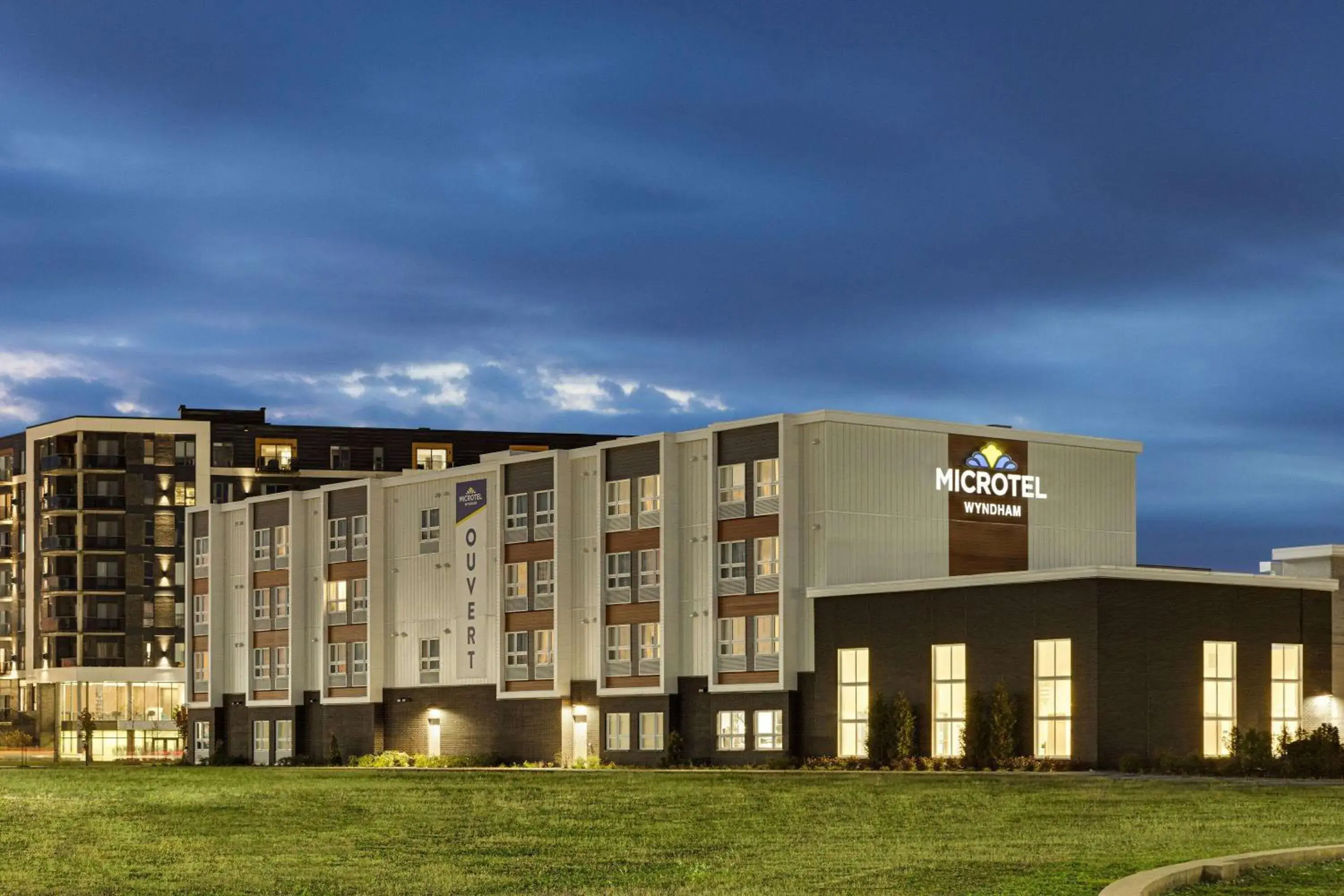Property building in Microtel Inn & Suites by Wyndham Boisbriand Property building in Microtel Inn & Suites by Wyndham Boisbriand