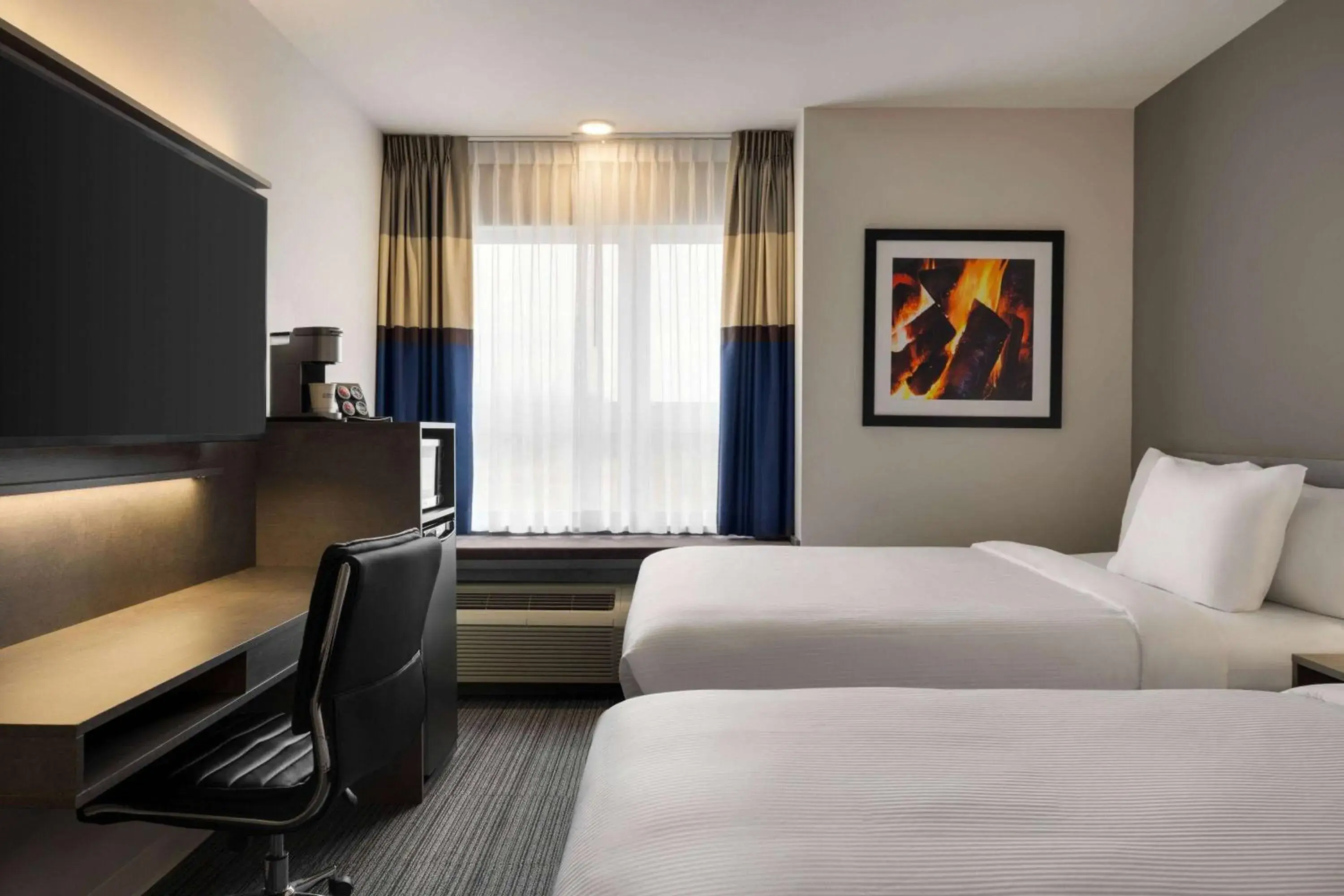 Photo of the whole room, Bed in Microtel Inn & Suites by Wyndham Boisbriand Photo of the whole room, Bed in Microtel Inn & Suites by Wyndham Boisbriand
