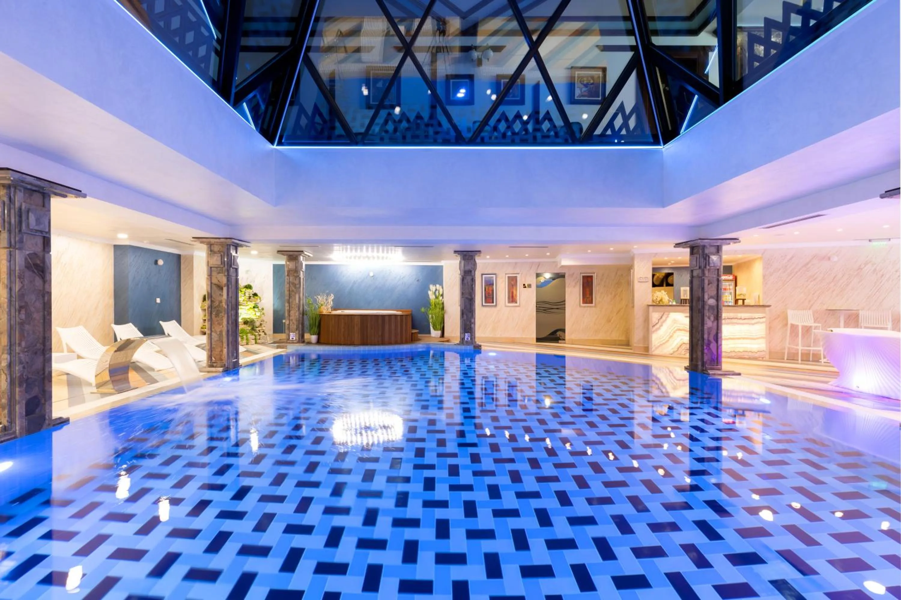 Swimming pool in Armaco Residence