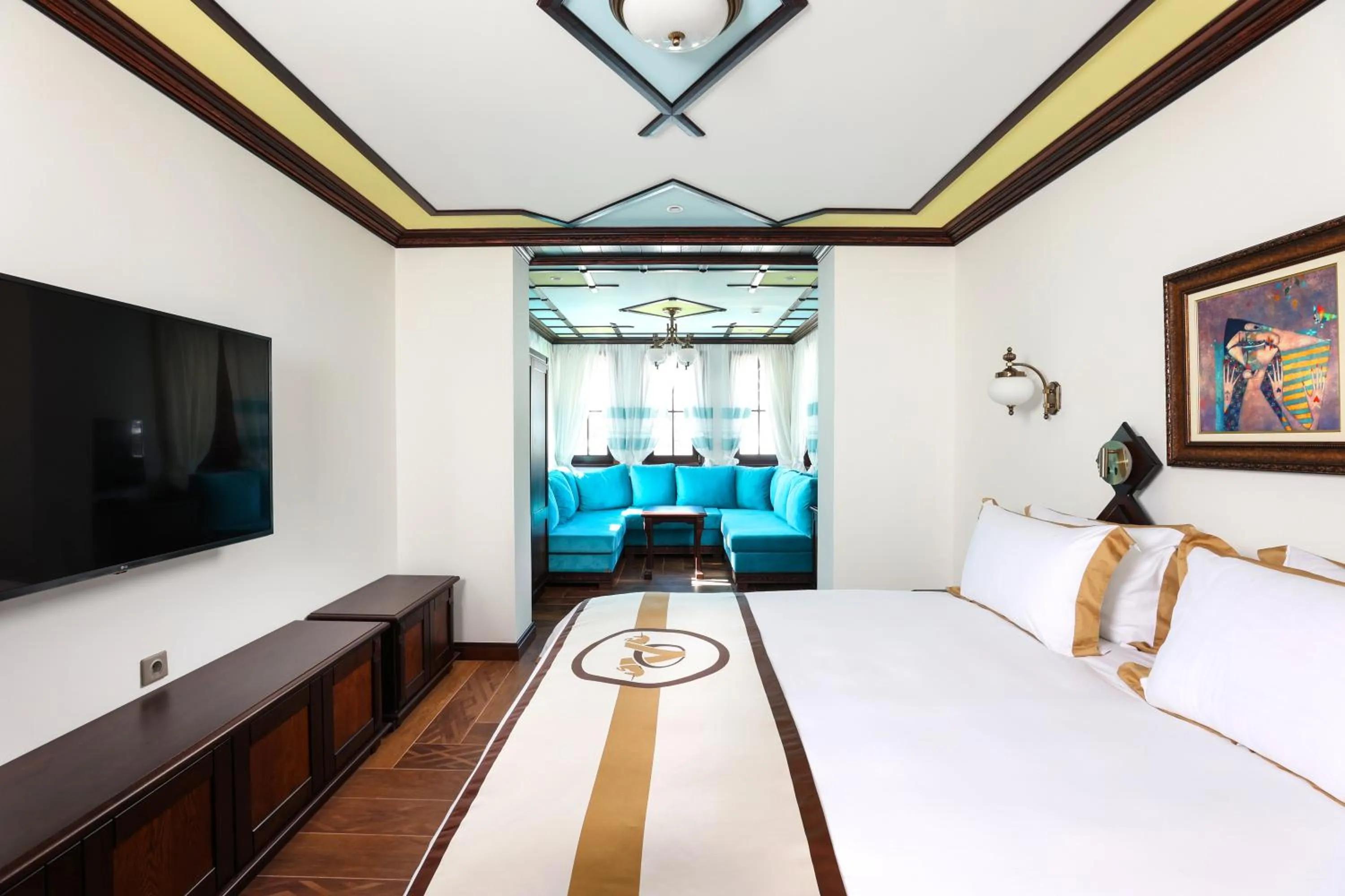 Bed in Armaco Residence