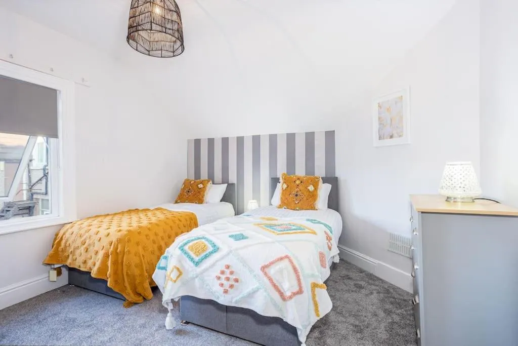 Beautiful newly refurbished apartment close to the promenade.