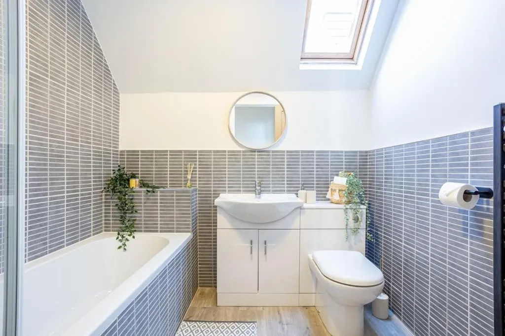 Beautiful newly refurbished apartment close to the promenade.