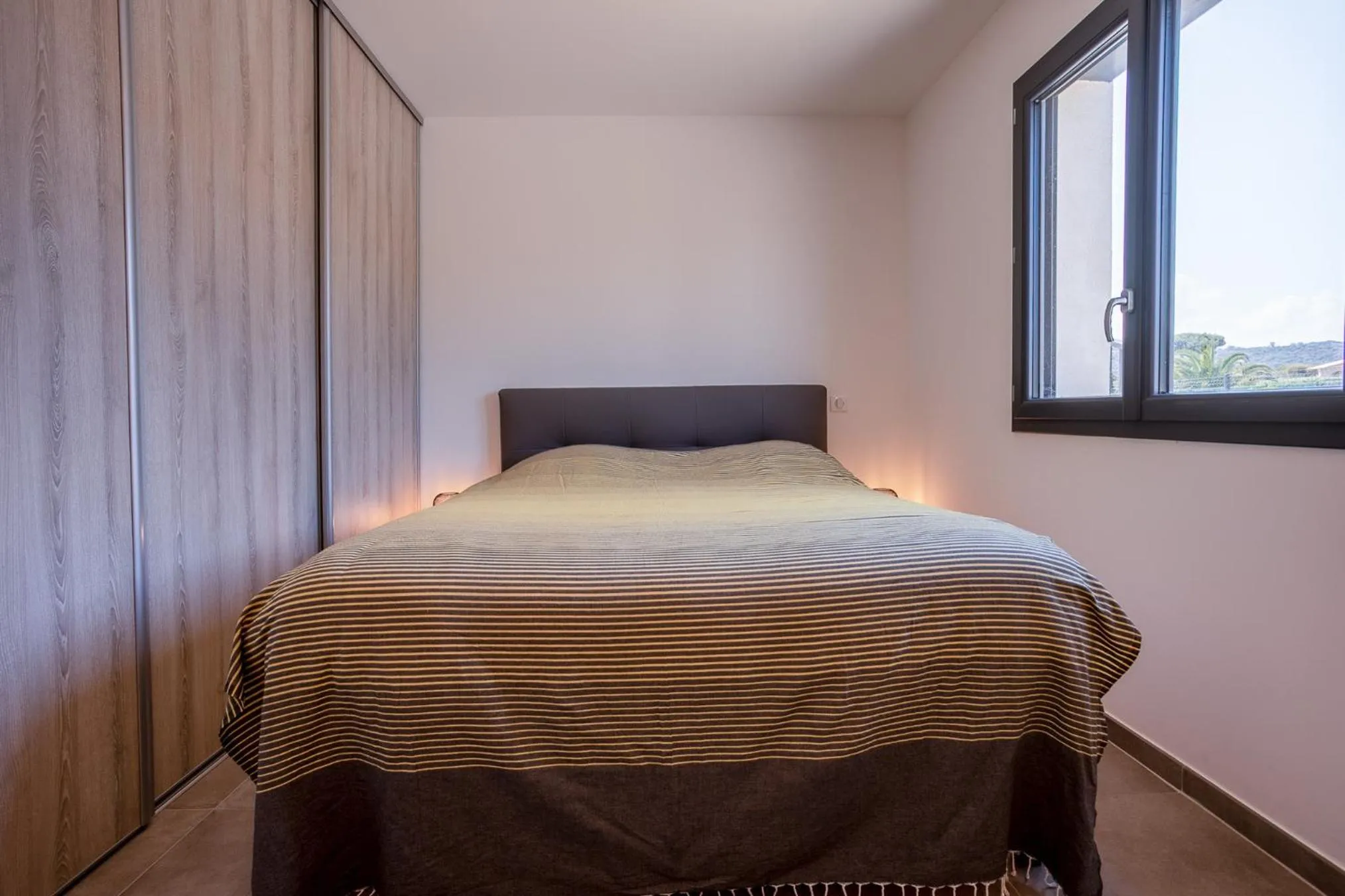Bedroom, Bed in Di Luce