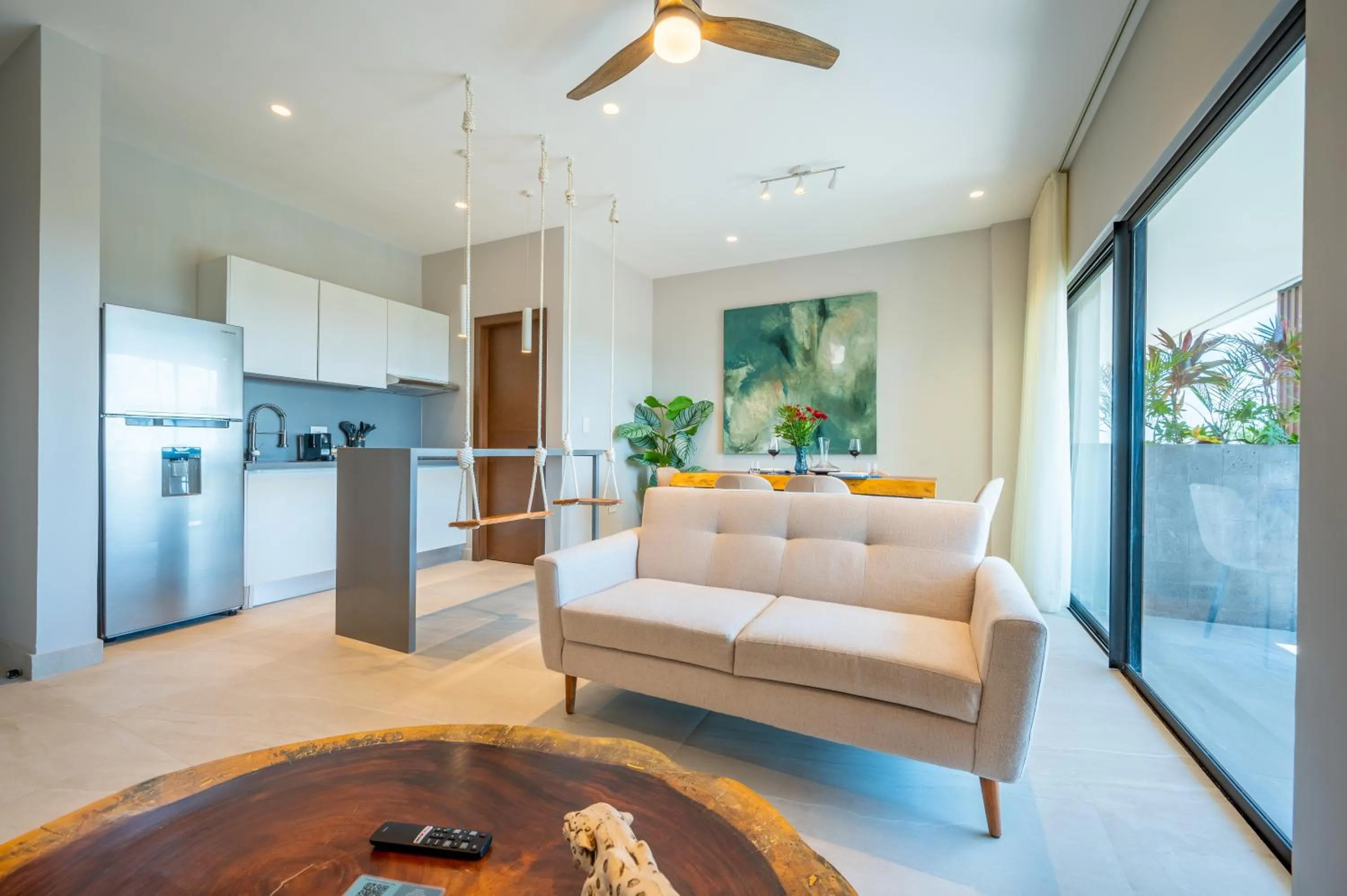 Kitchen or kitchenette in Kippal - Modern Oasis - ApartHotel