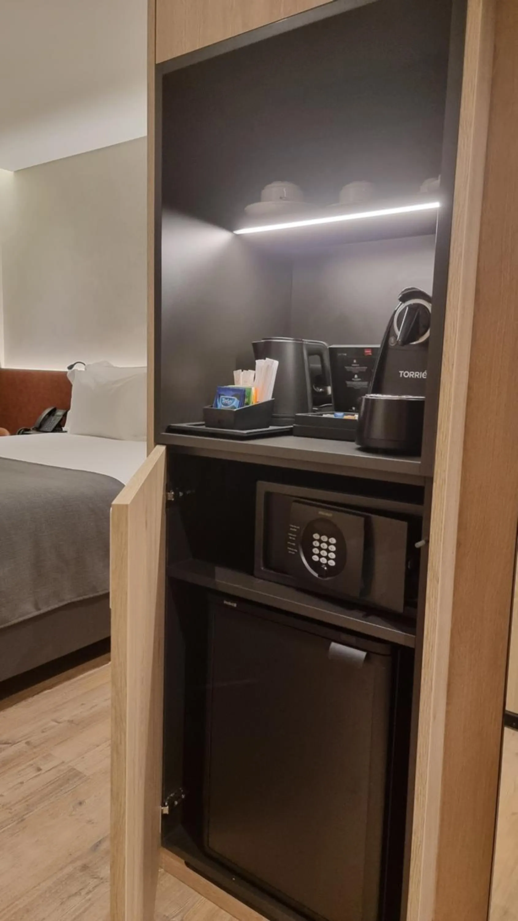 Coffee/tea facilities, Bed in Hotel Principe Avila