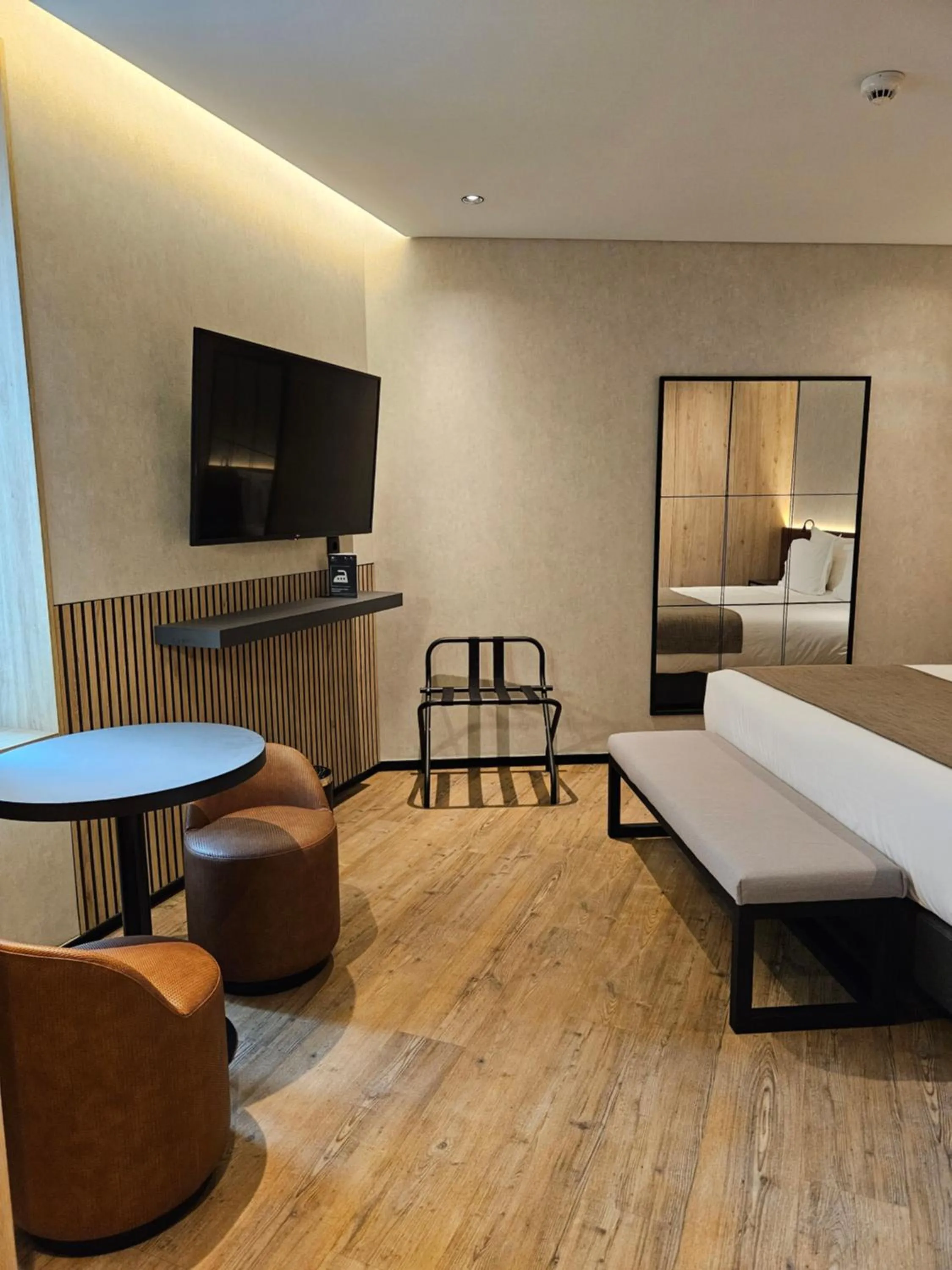 TV and multimedia, Bed in Hotel Principe Avila