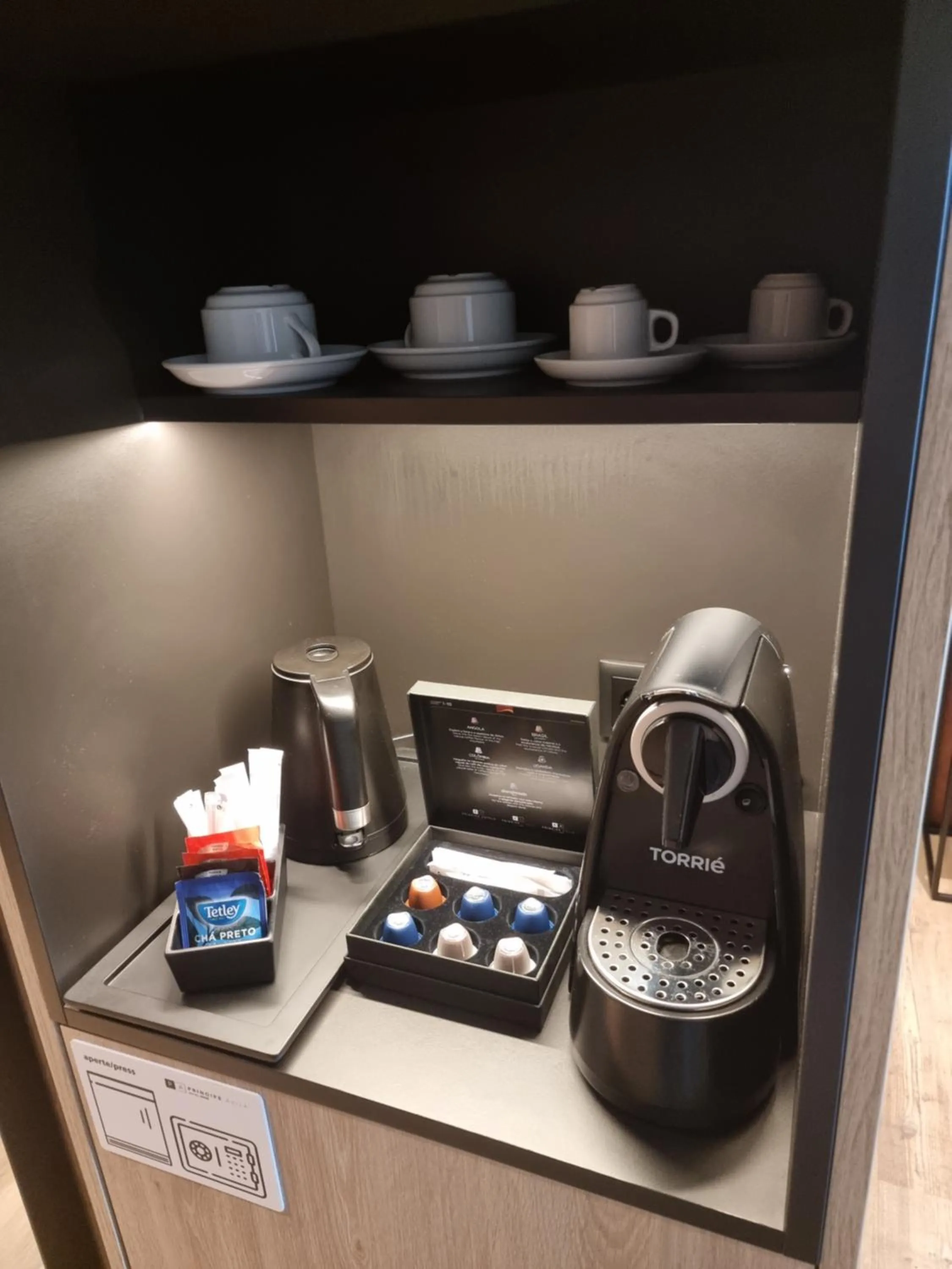 Coffee/tea facilities in Hotel Principe Avila