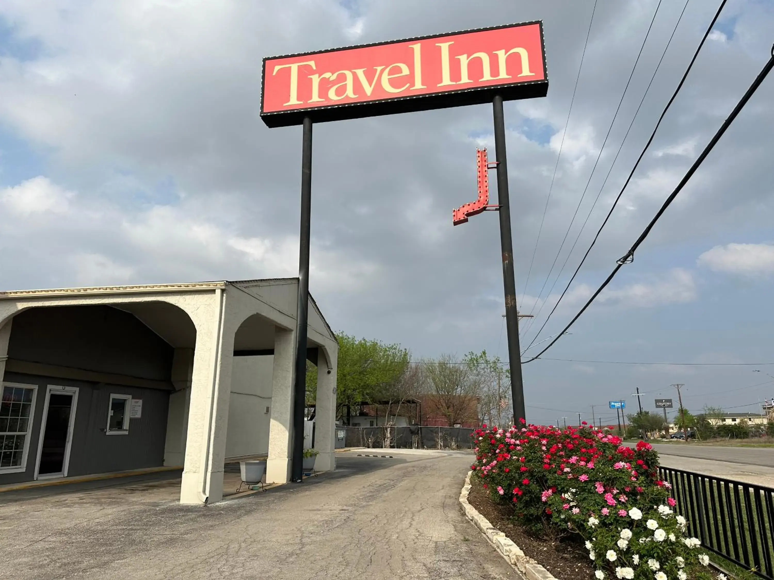 Property building in Travel Inn lackland Sea World Property building in Travel Inn lackland Sea World