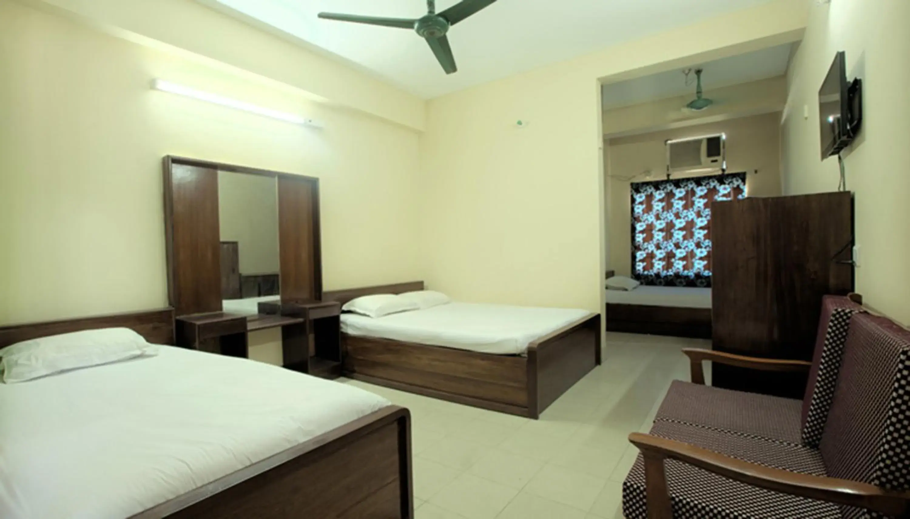 Economy Quadruple Room in Hotel Sea Queen Economy Quadruple Room in Hotel Sea Queen