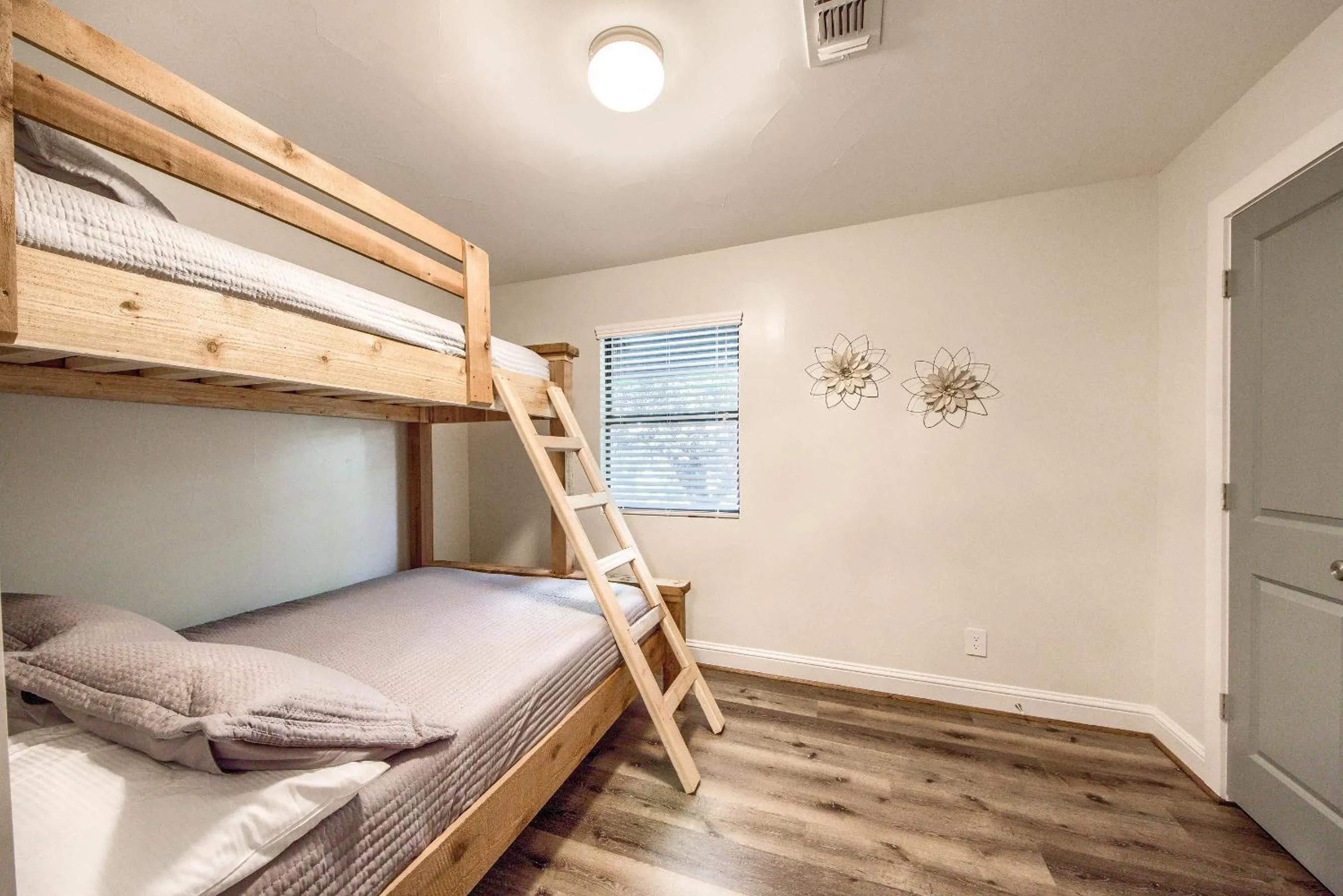 Other, Bed in CL 954 River Cliff Retreat