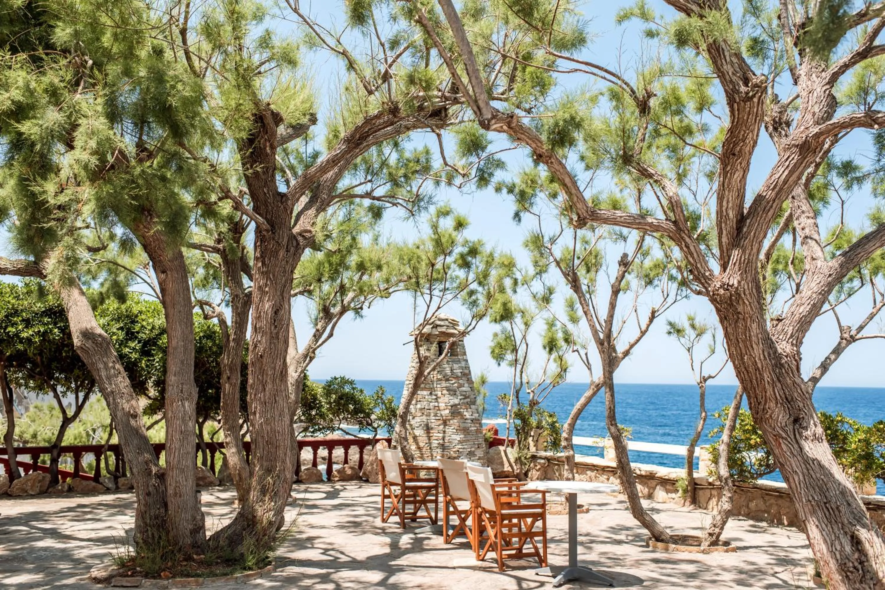 Garden in Cavos Bay Hotel & Studios