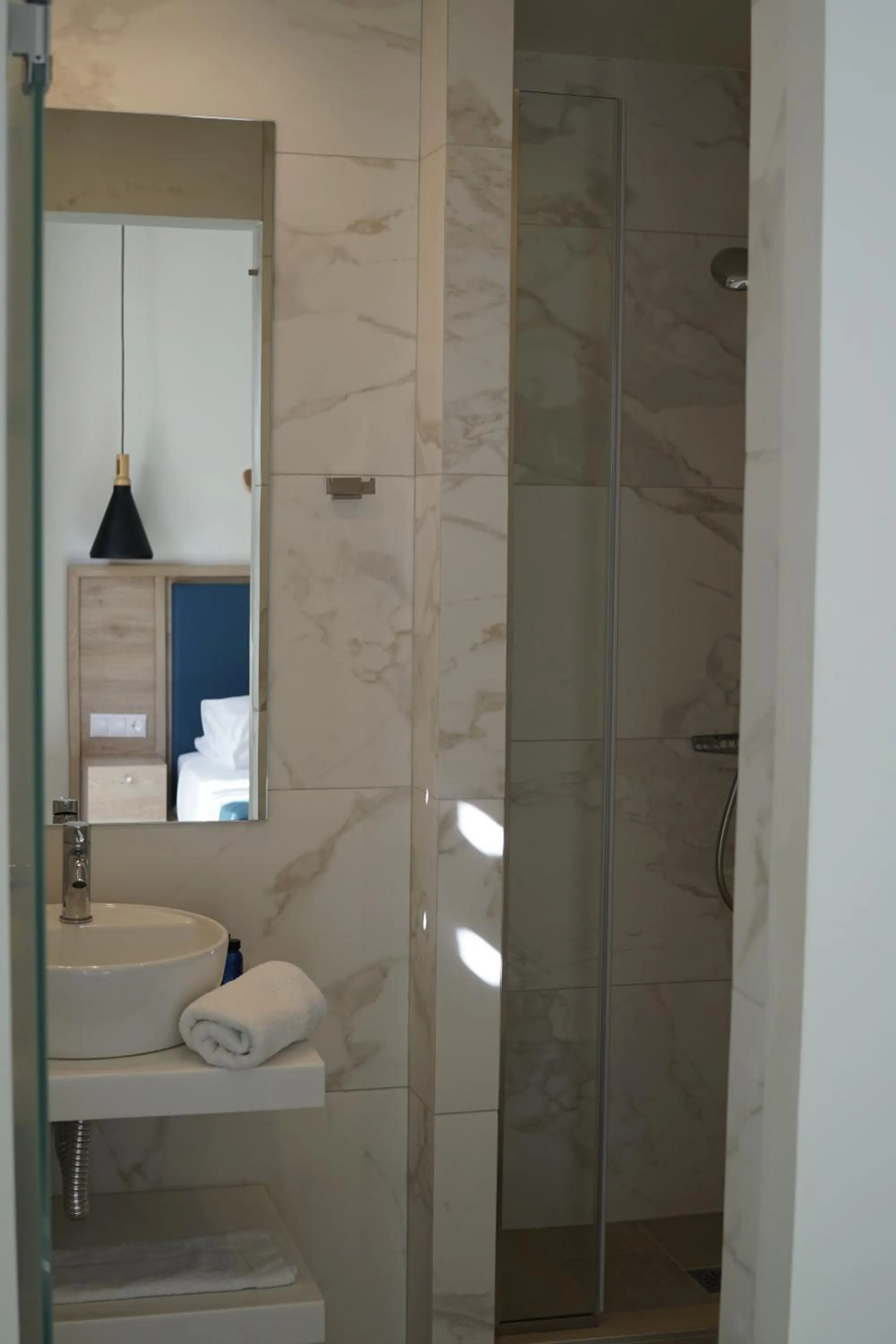 Cavos Bay Hotel & Studios