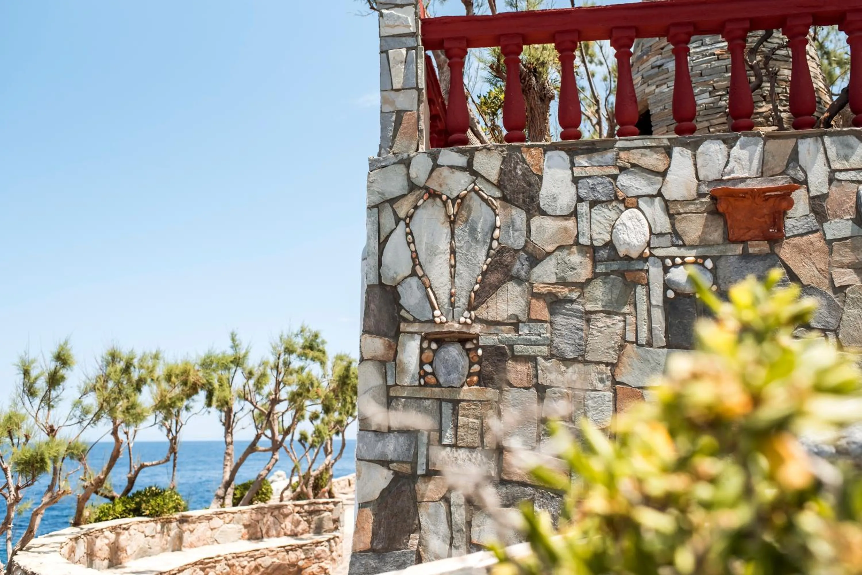 Cavos Bay Hotel & Studios