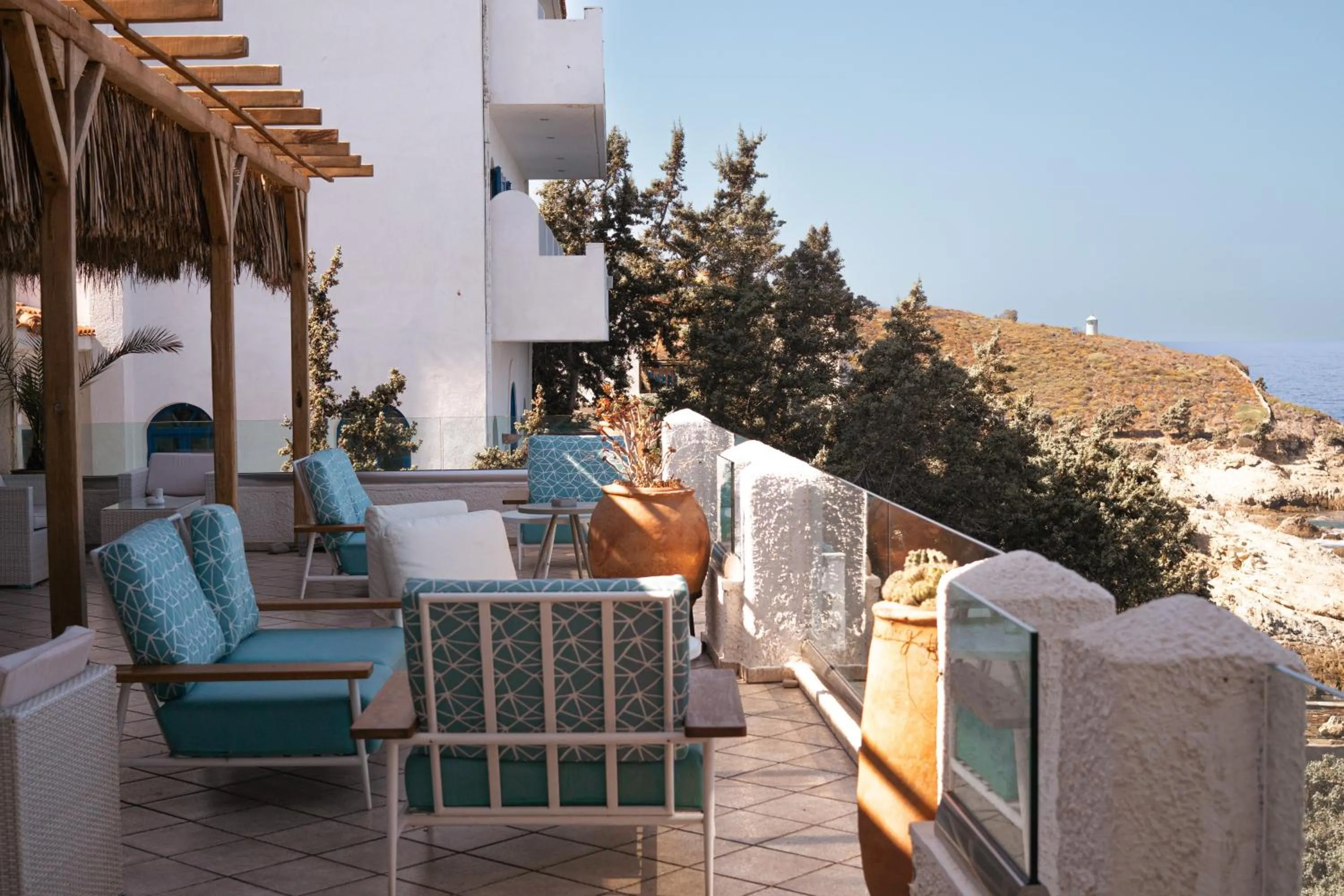 Cavos Bay Hotel & Studios