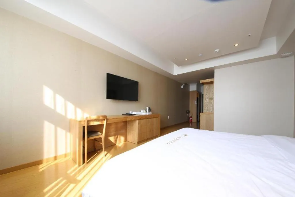 Bed in Lake 45 Hotel