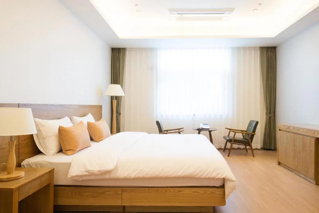 Bed in Lake 45 Hotel