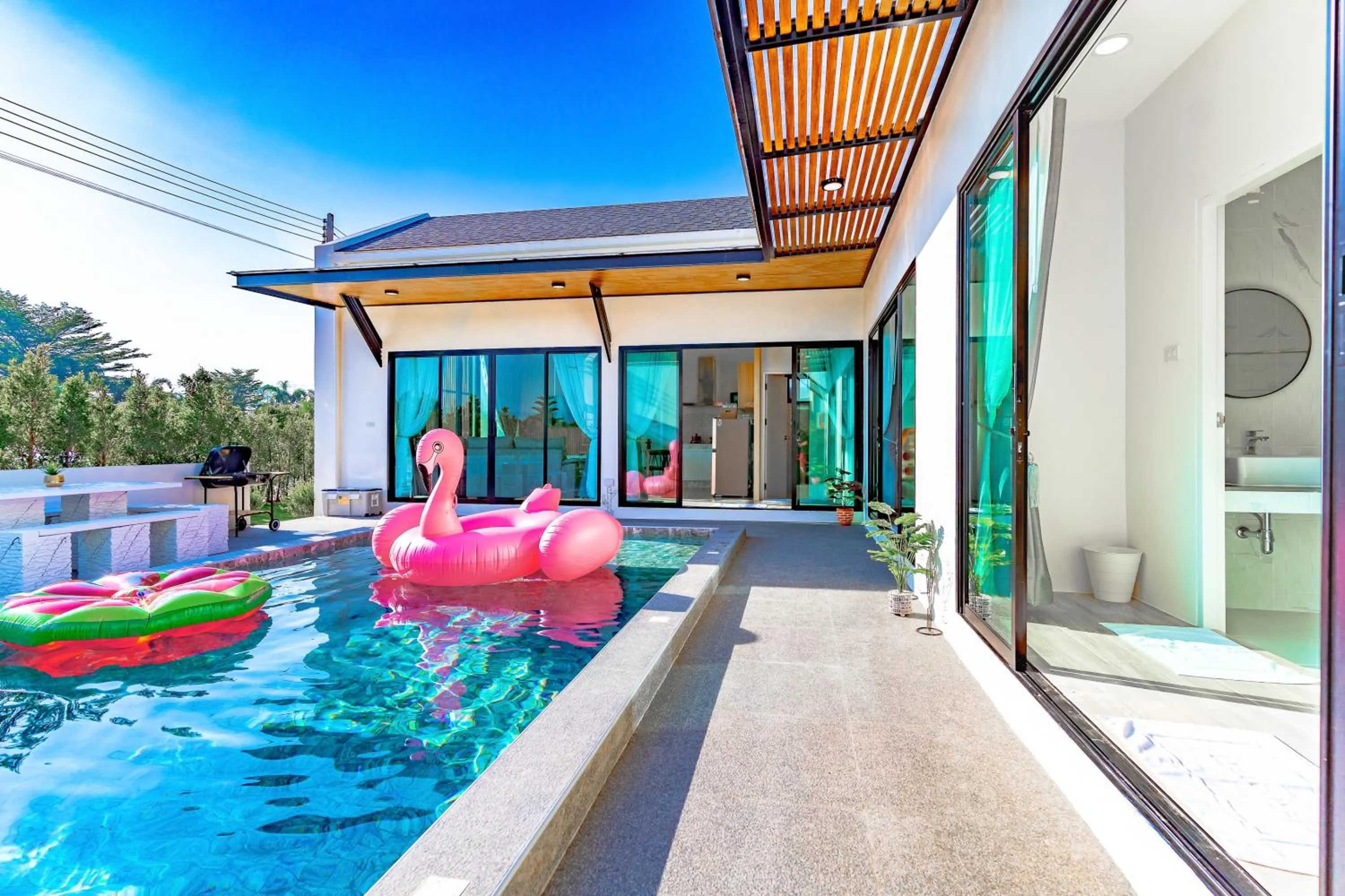 Pool view in Villa Paramount 2