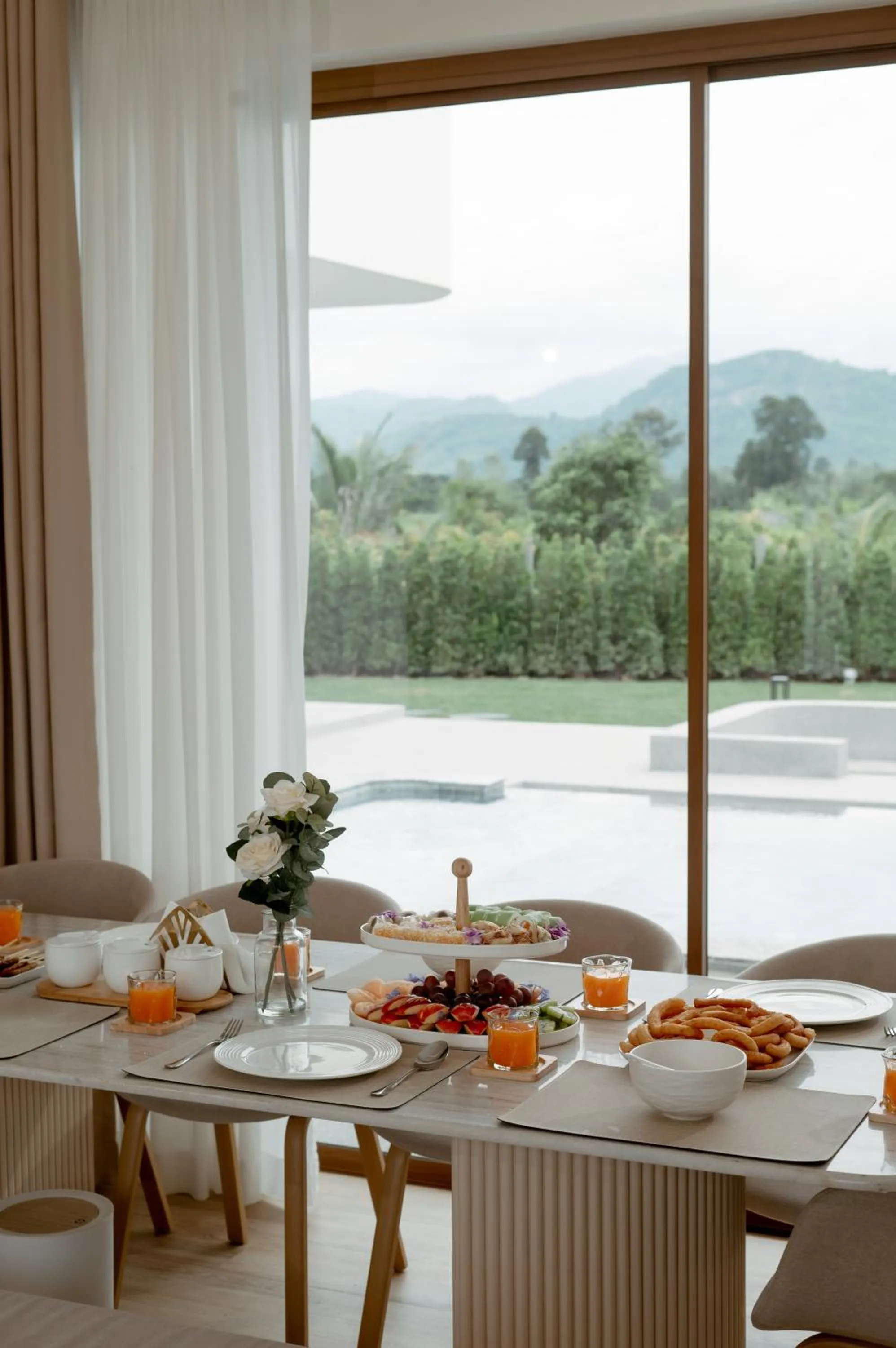 Breakfast in Villa Paramount 2