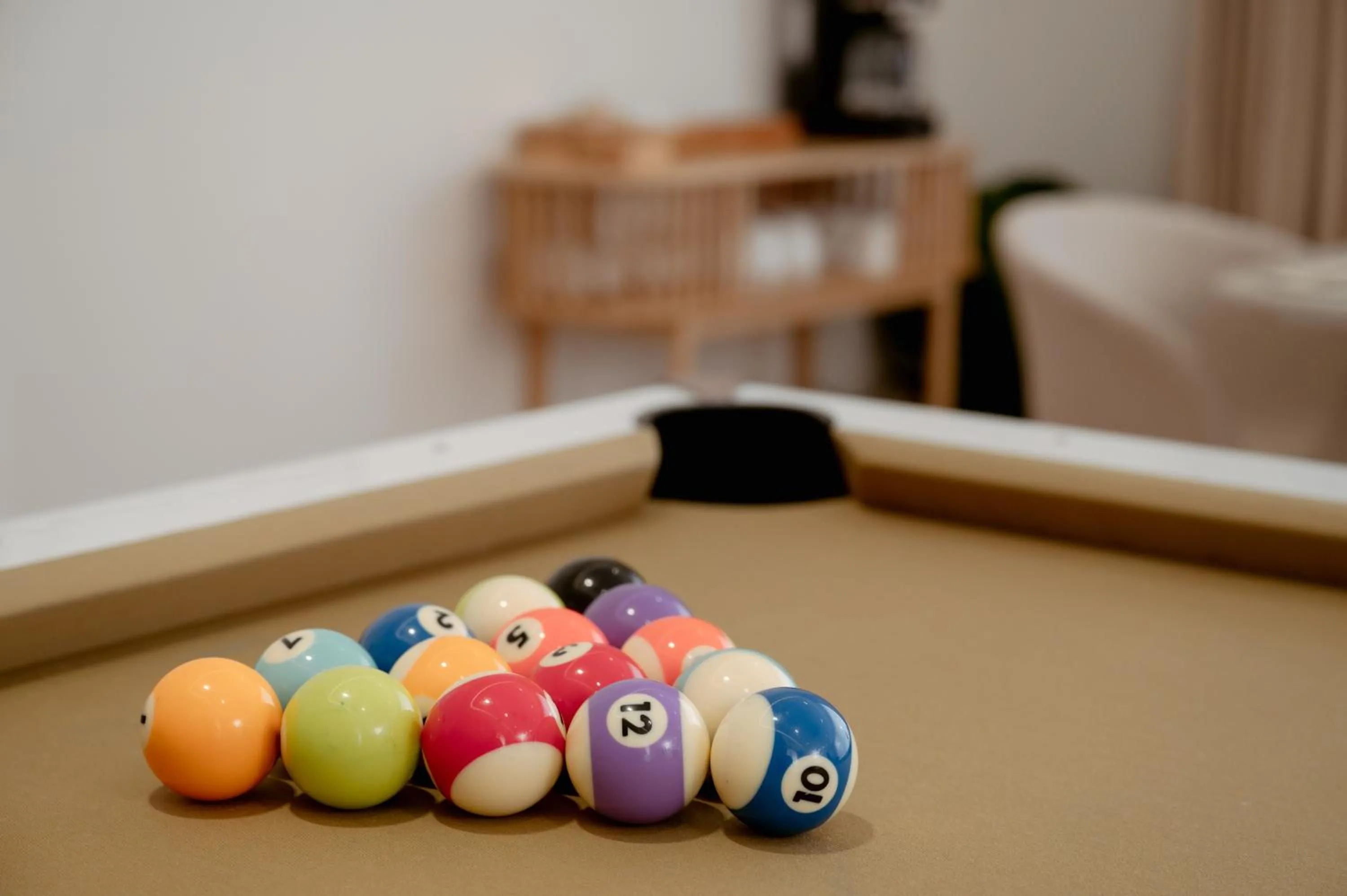 Billiard in Villa Paramount 2