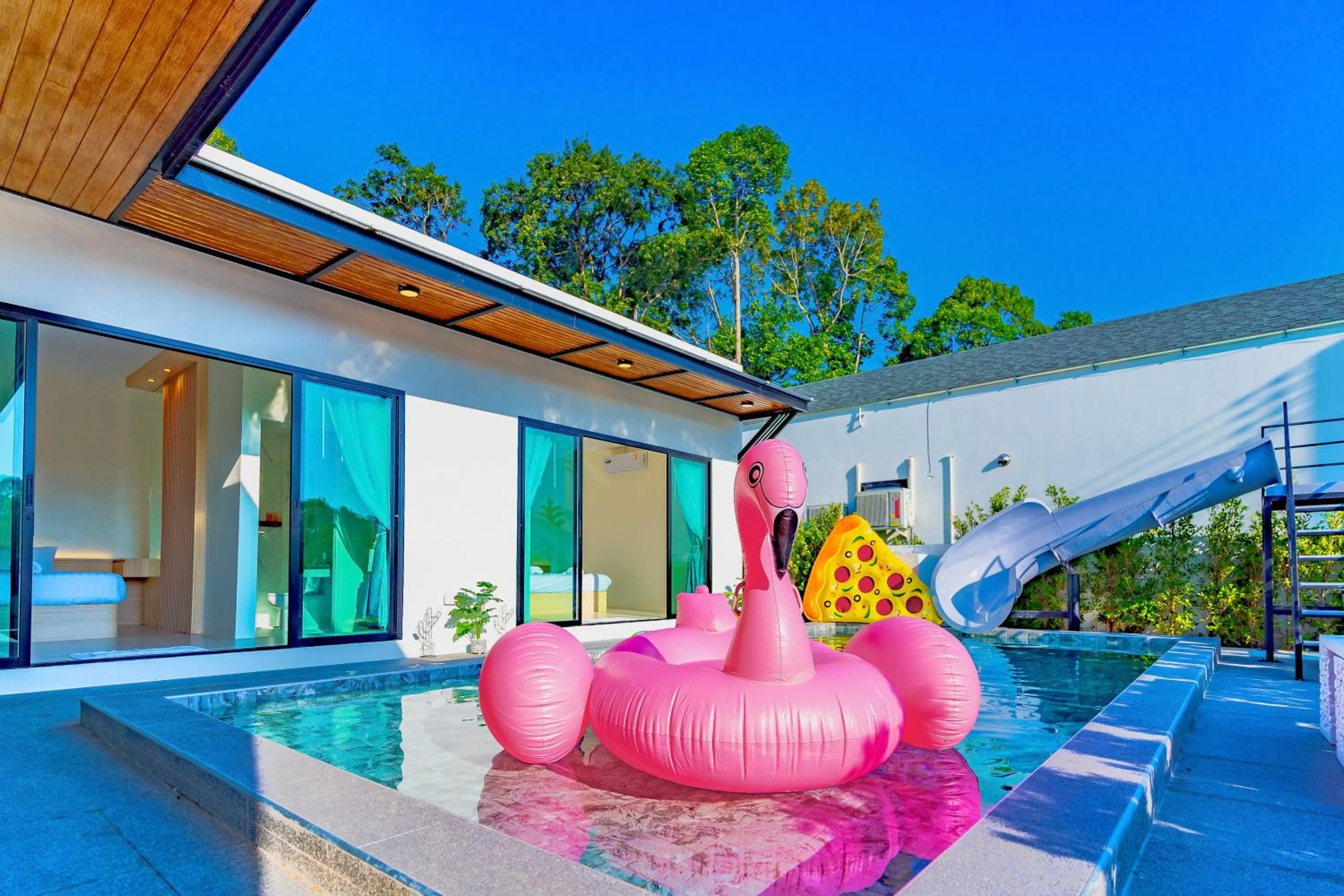 Pool view in Villa Paramount 2