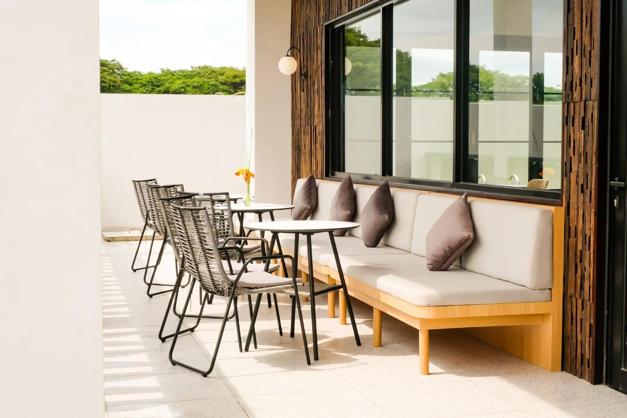 Restaurant/places to eat in ARTOTEL Casa Cikarang