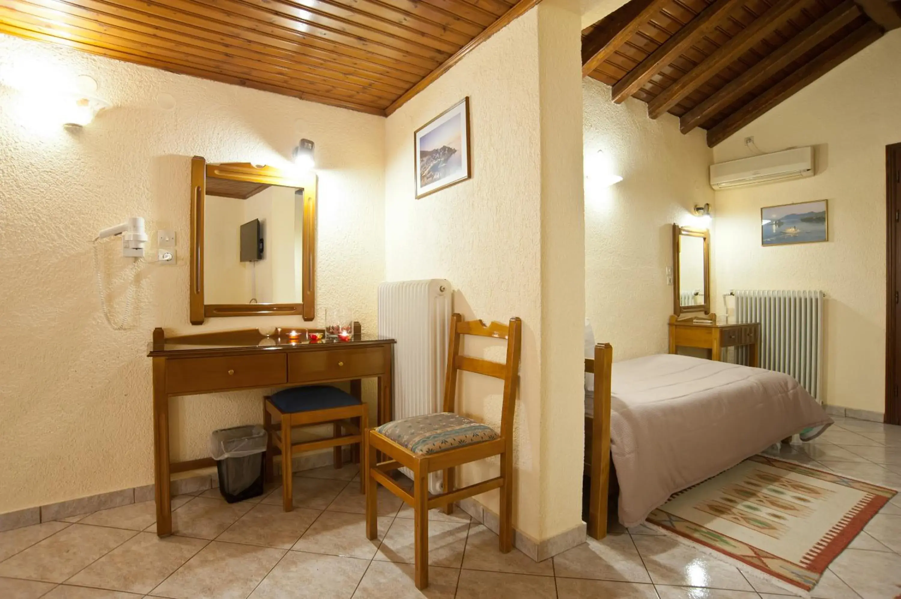 Photo of the whole room in Hermes Delphi Hotel Photo of the whole room in Hermes Delphi Hotel