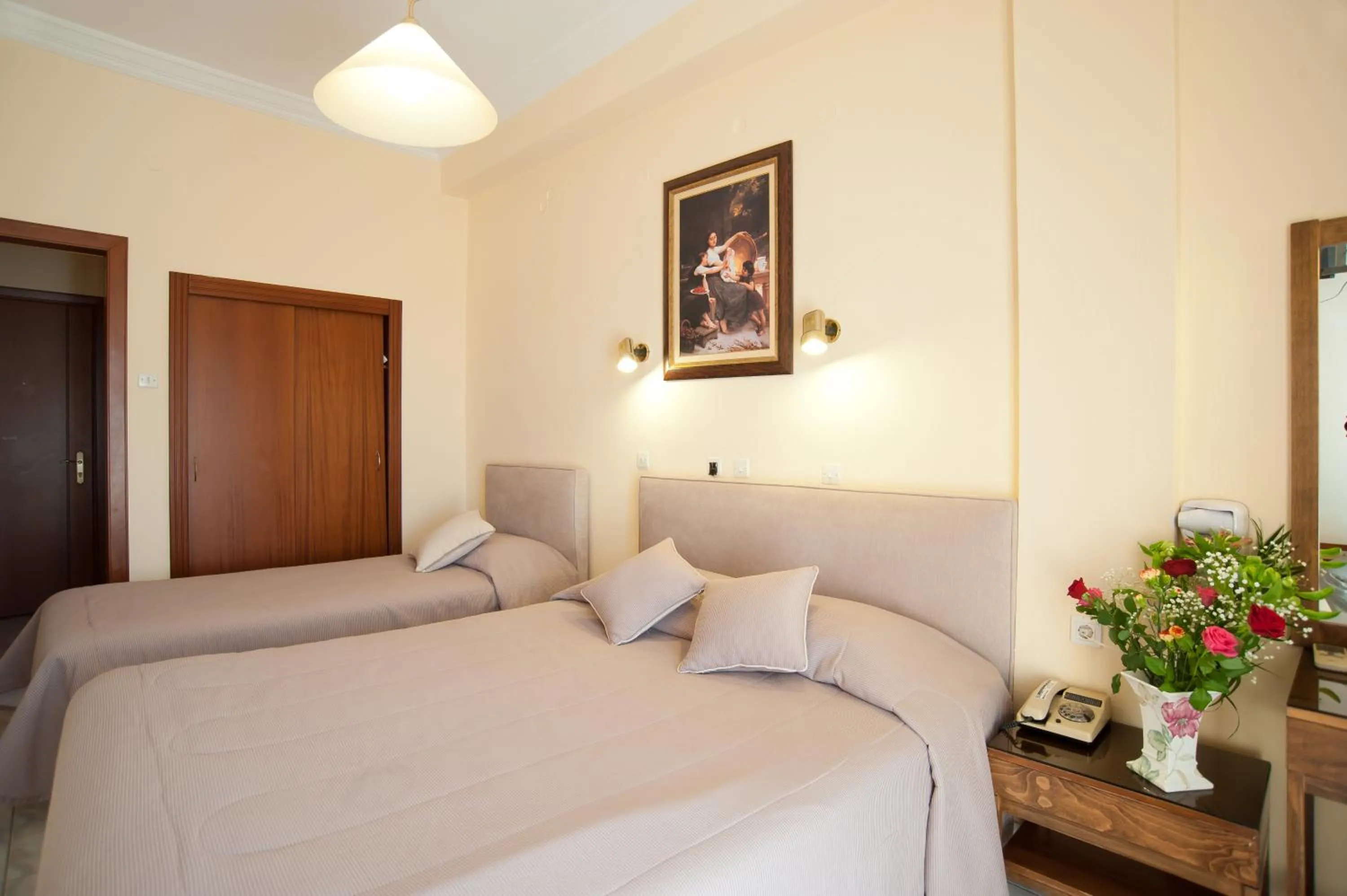 Bedroom, Bed in Hermes Delphi Hotel