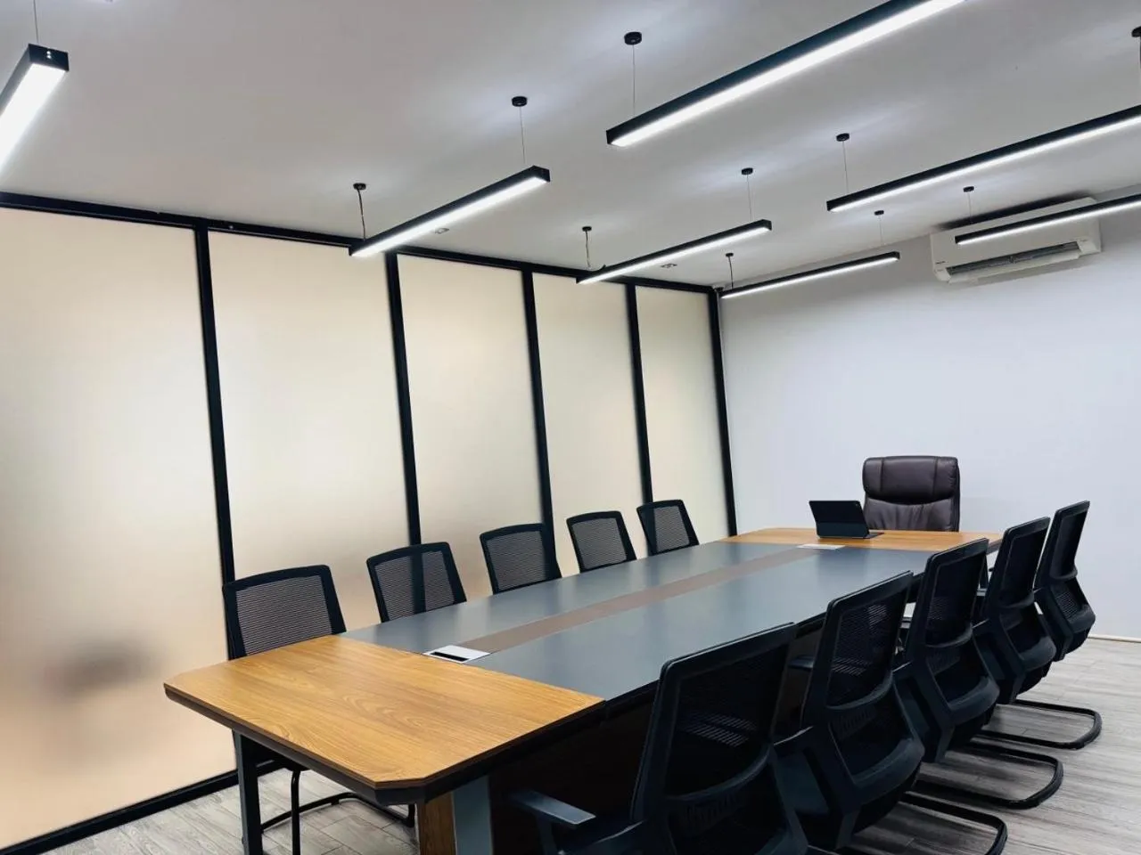 Meeting/conference room in GLOW PARK HOTEL Grand Royal Palace