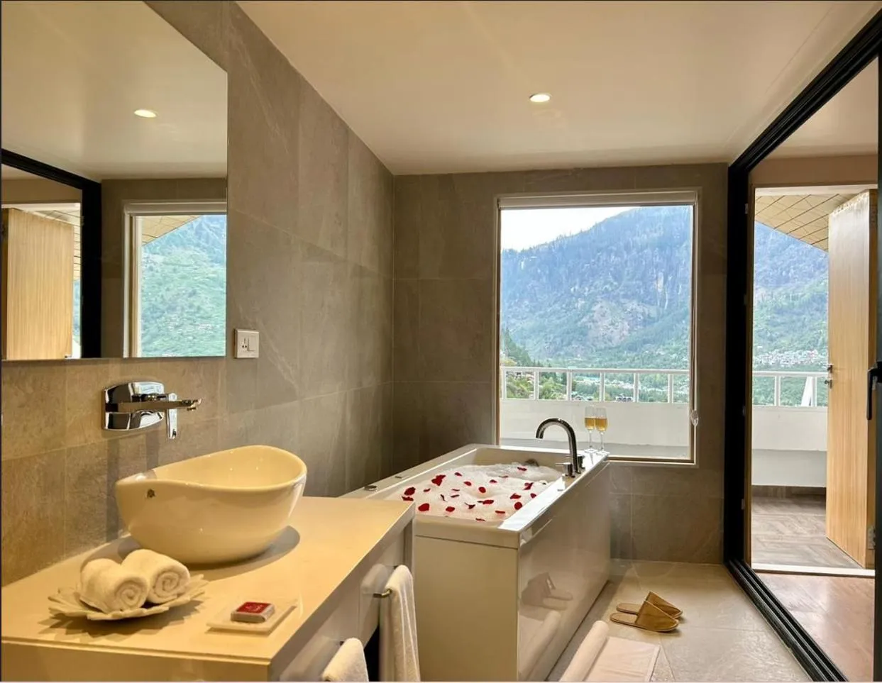 Hot Tub in Bookmark Resorts, Manali