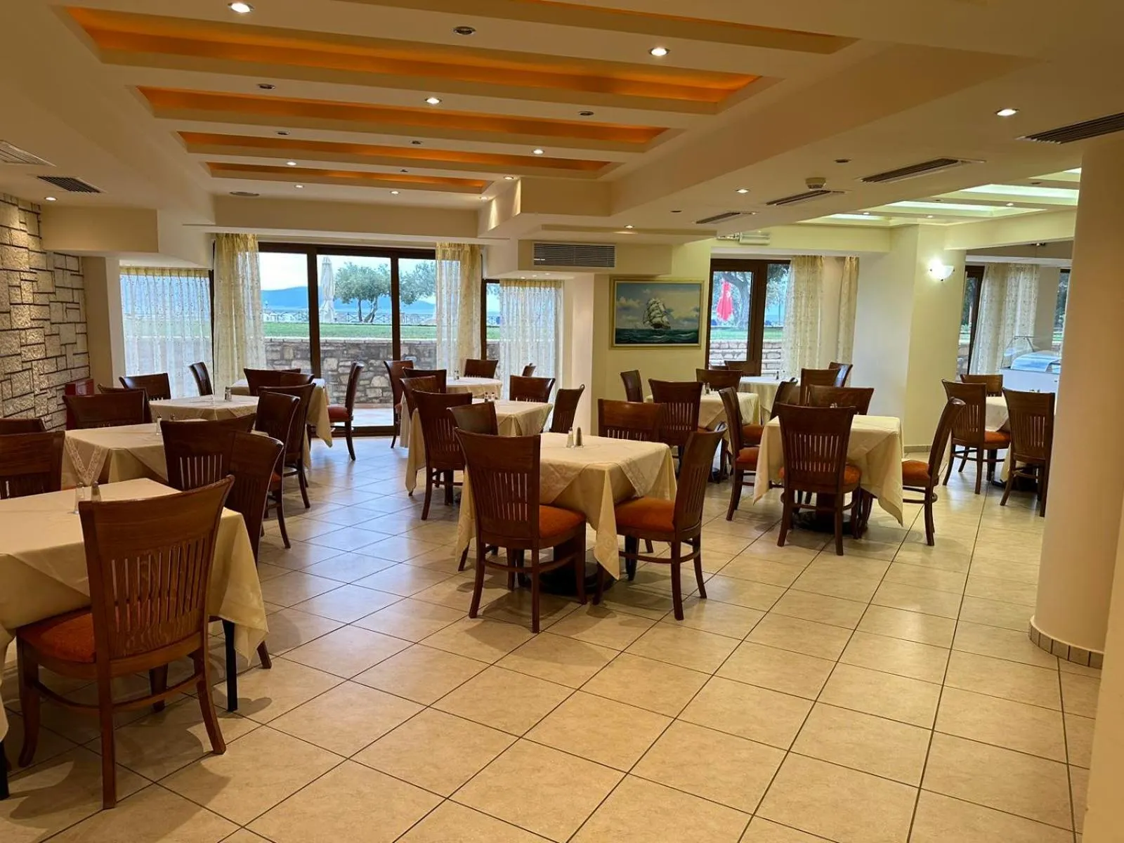 Restaurant/places to eat in Europa Beach Hotel
