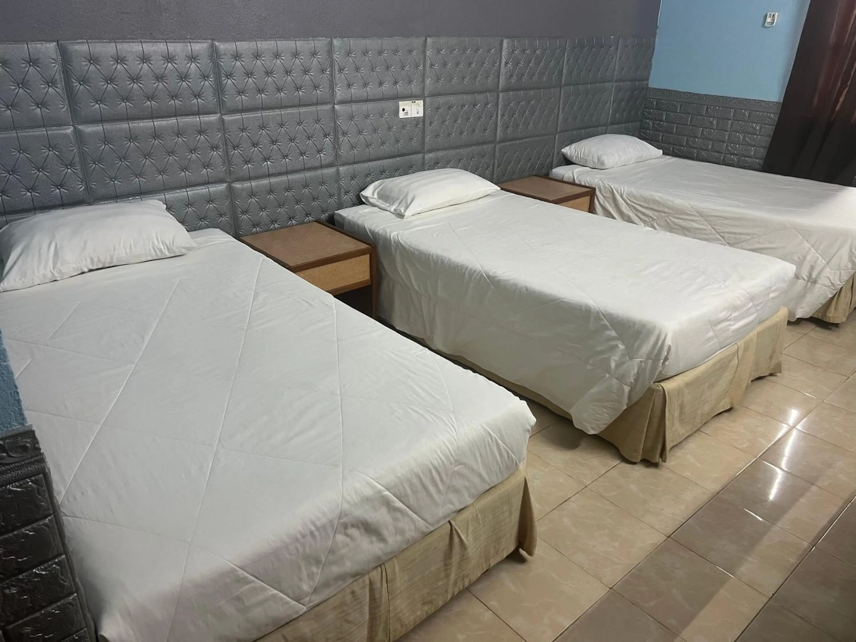 Lily Budget Hotel