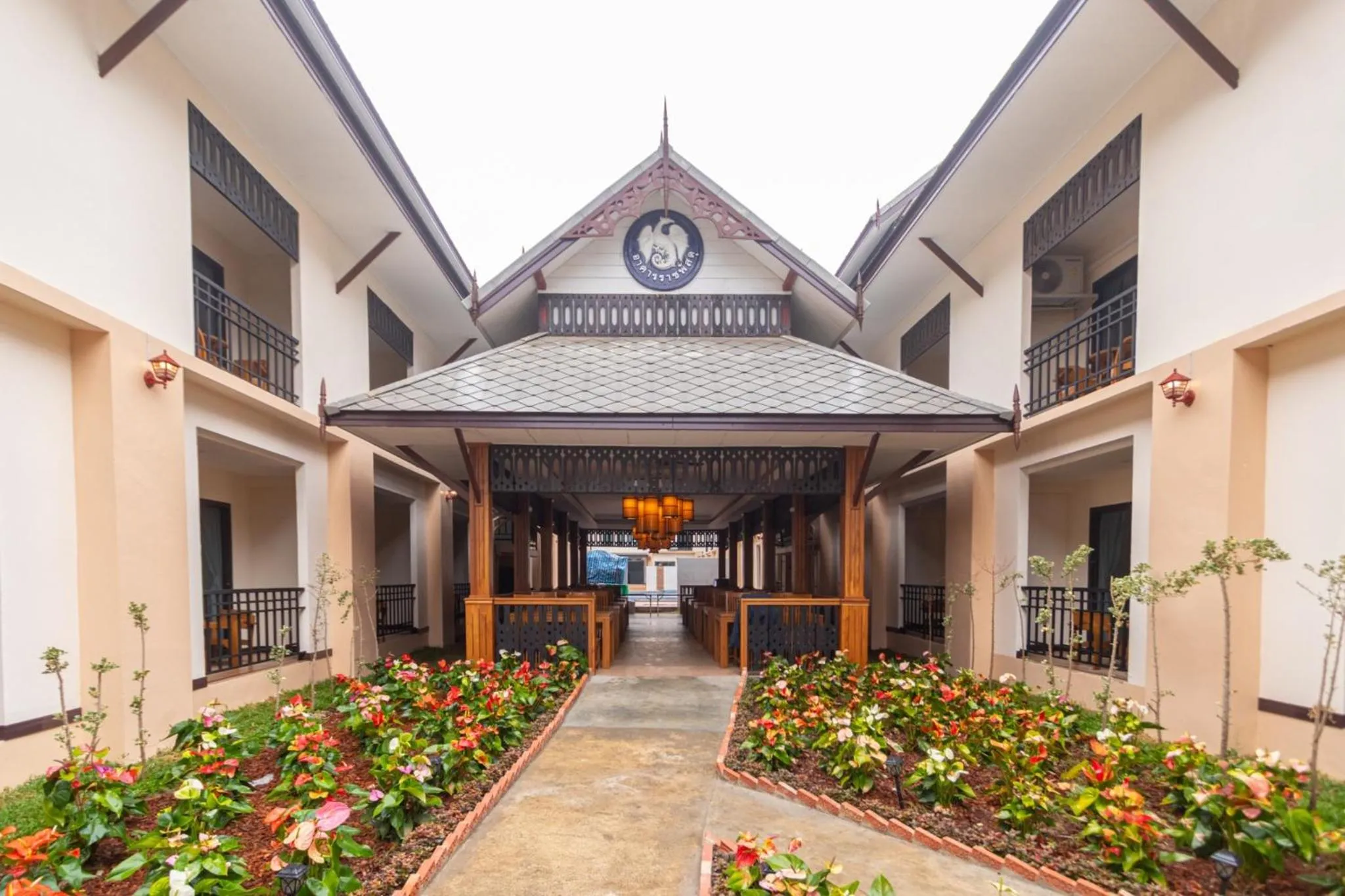 Restaurant/places to eat in Peacock De Pai Hotel