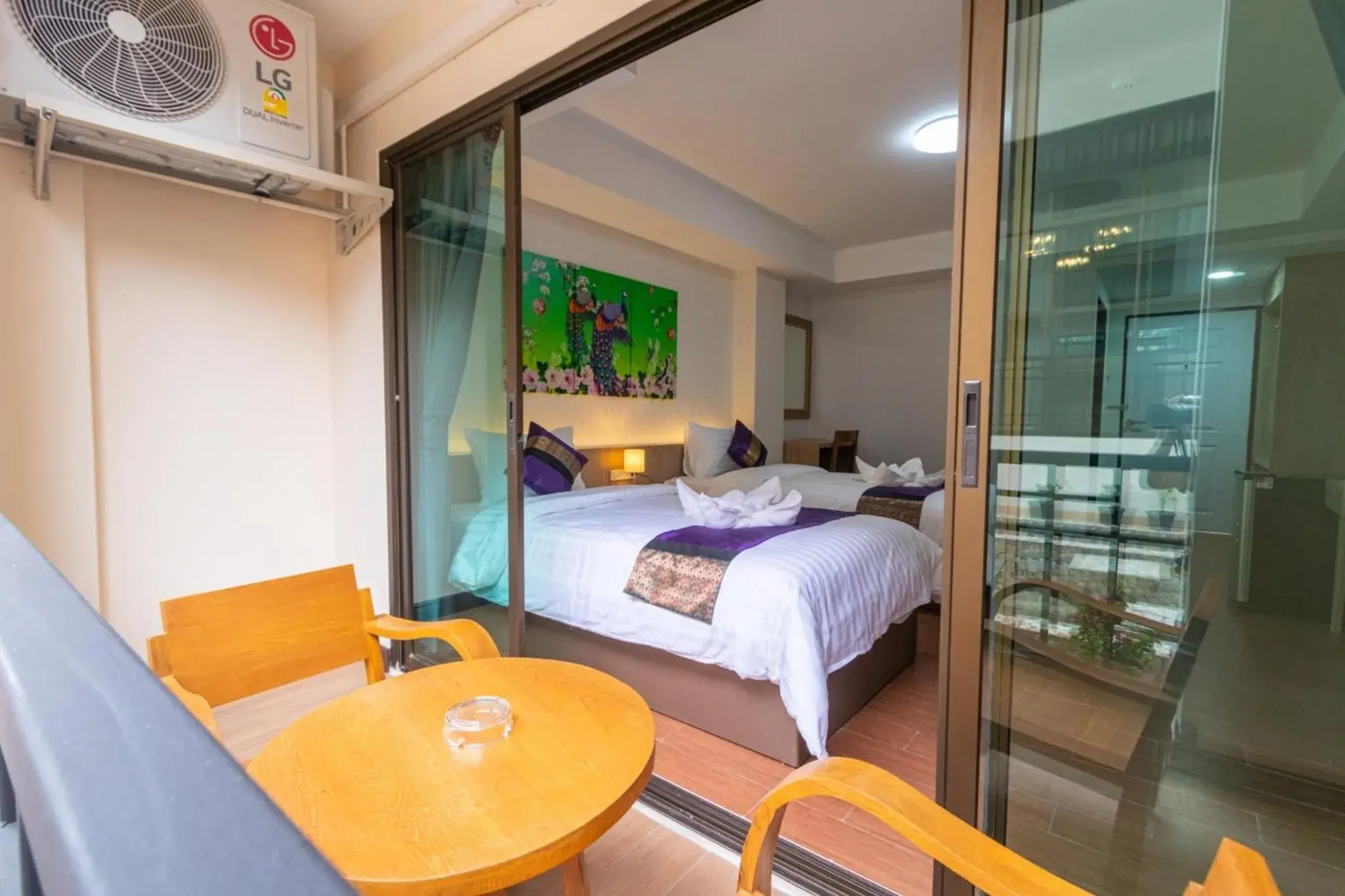 Balcony/Terrace, Bed in Peacock De Pai Hotel Balcony/Terrace, Bed in Peacock De Pai Hotel