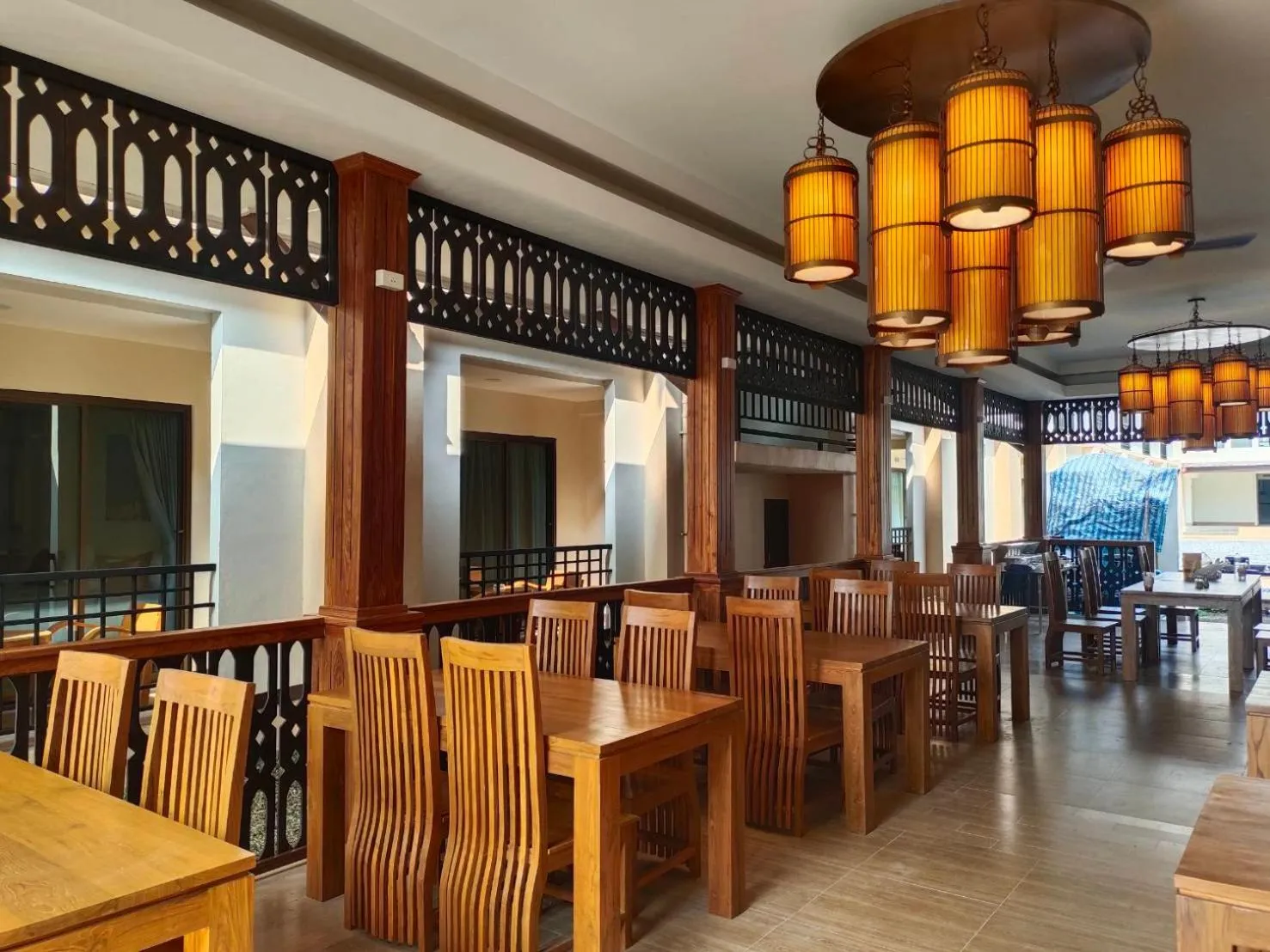 Restaurant/places to eat in Peacock De Pai Hotel