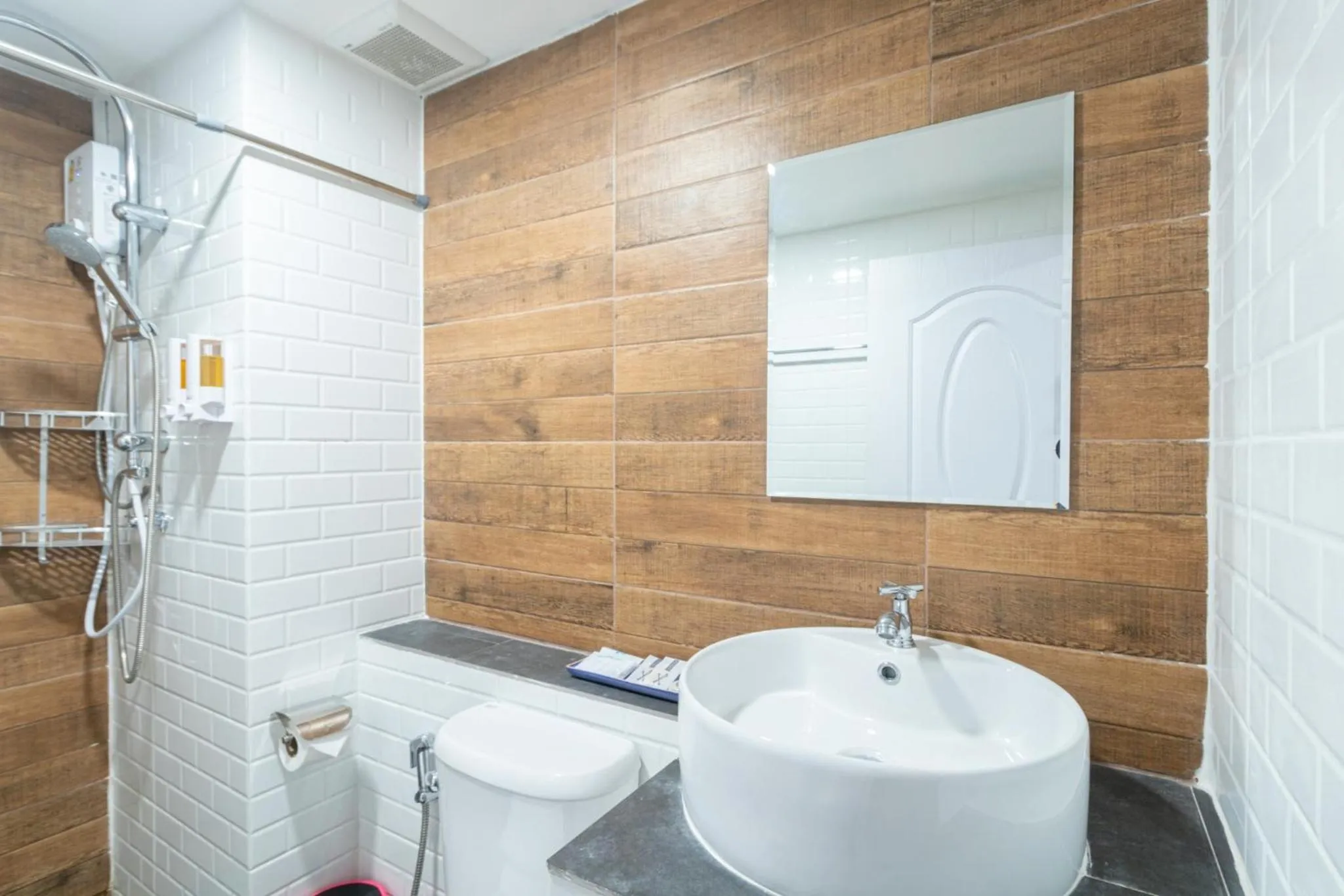 Shower in Peacock De Pai Hotel