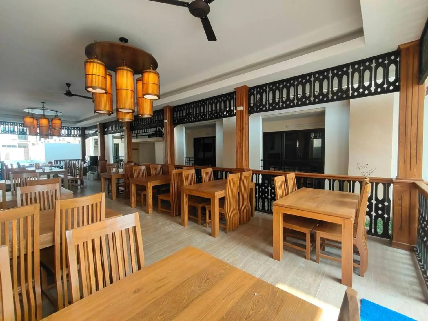Restaurant/places to eat in Peacock De Pai Hotel