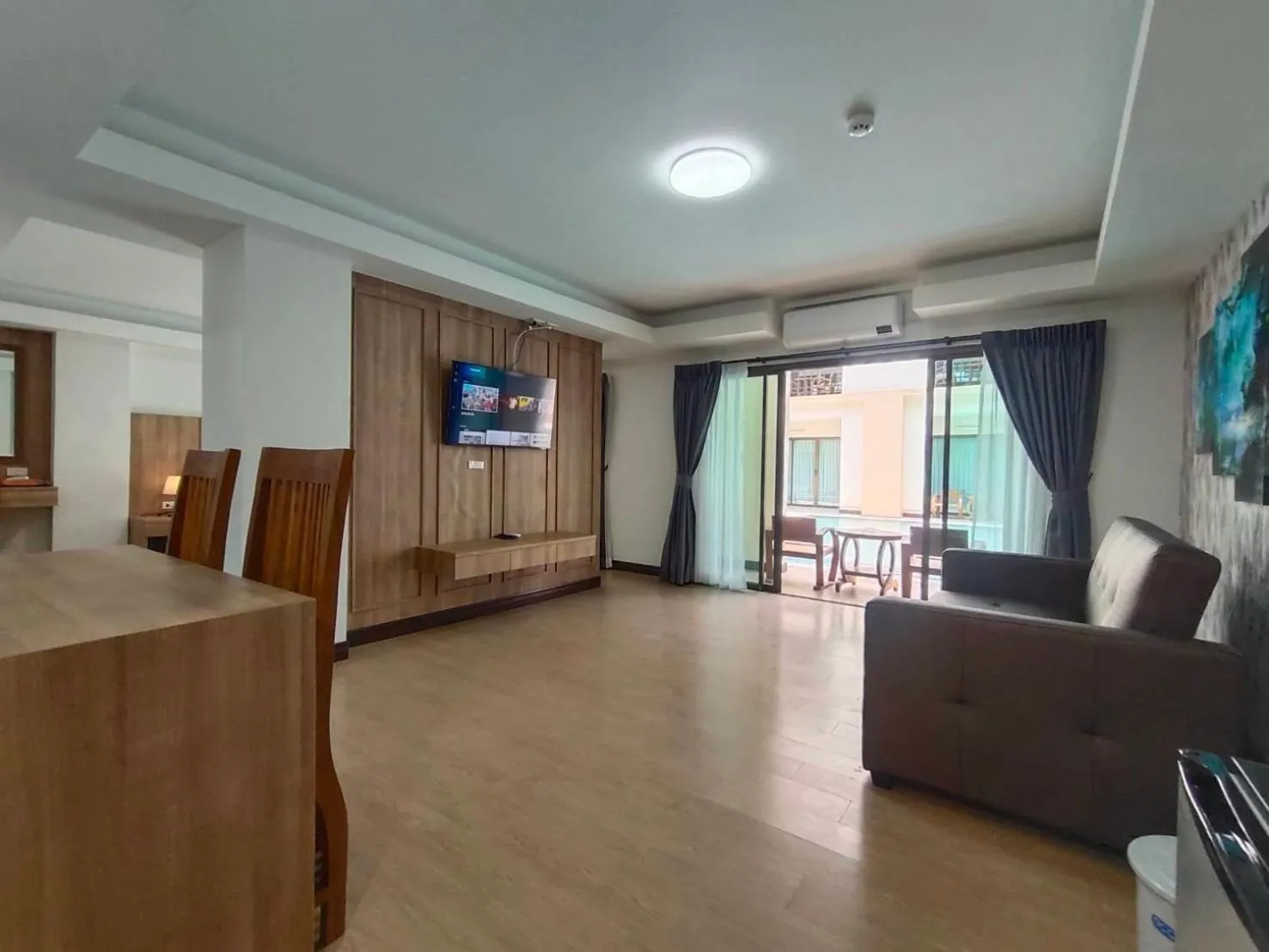 Communal lounge/ TV room in Peacock De Pai Hotel