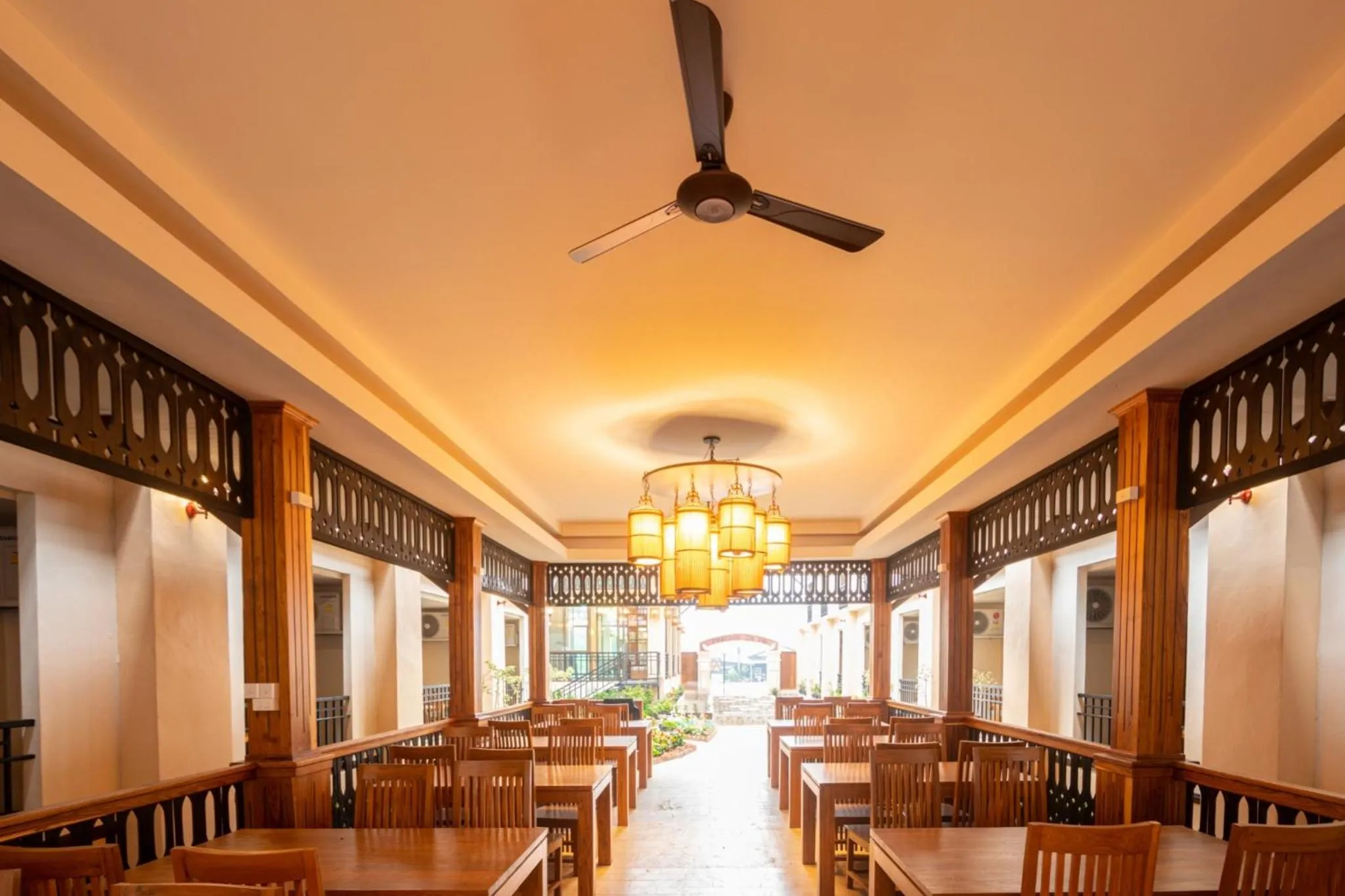 Restaurant/places to eat in Peacock De Pai Hotel