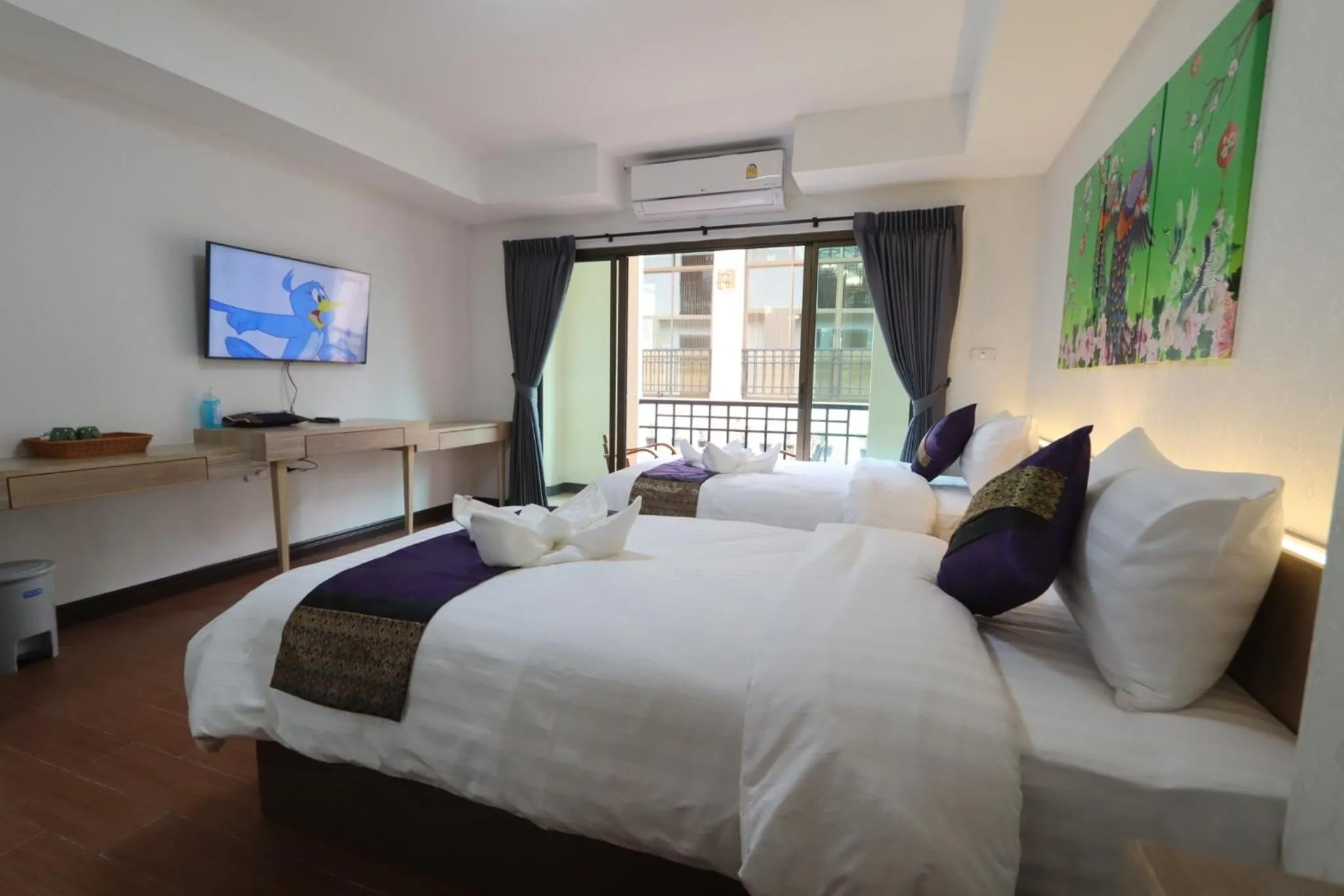 Photo of the whole room, Bed in Peacock De Pai Hotel