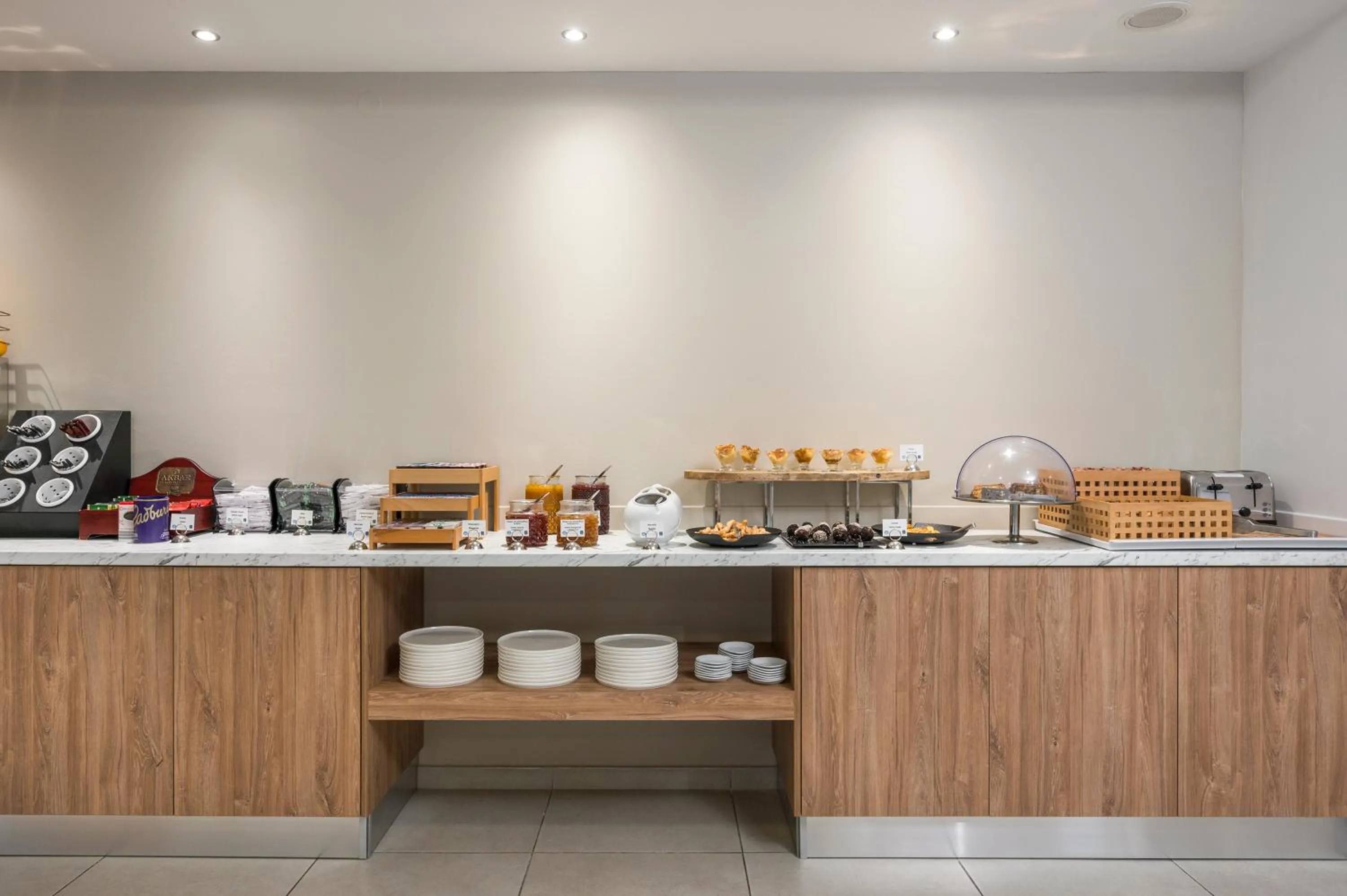 Buffet breakfast in Sea View Hotel & Apartments