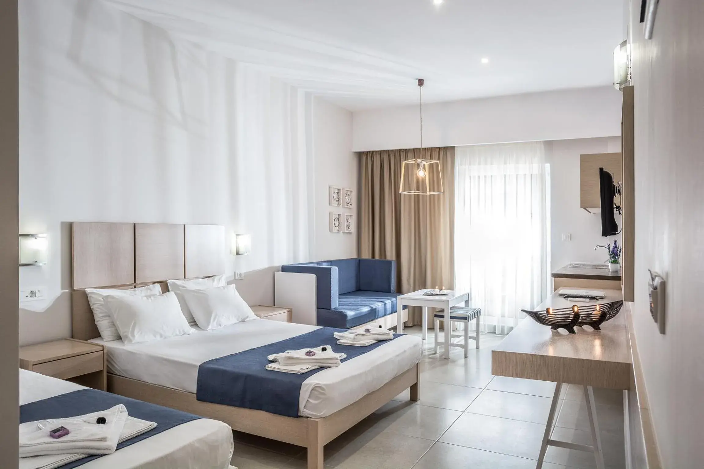 Photo of the whole room, Bed in Sea View Hotel & Apartments Photo of the whole room, Bed in Sea View Hotel & Apartments