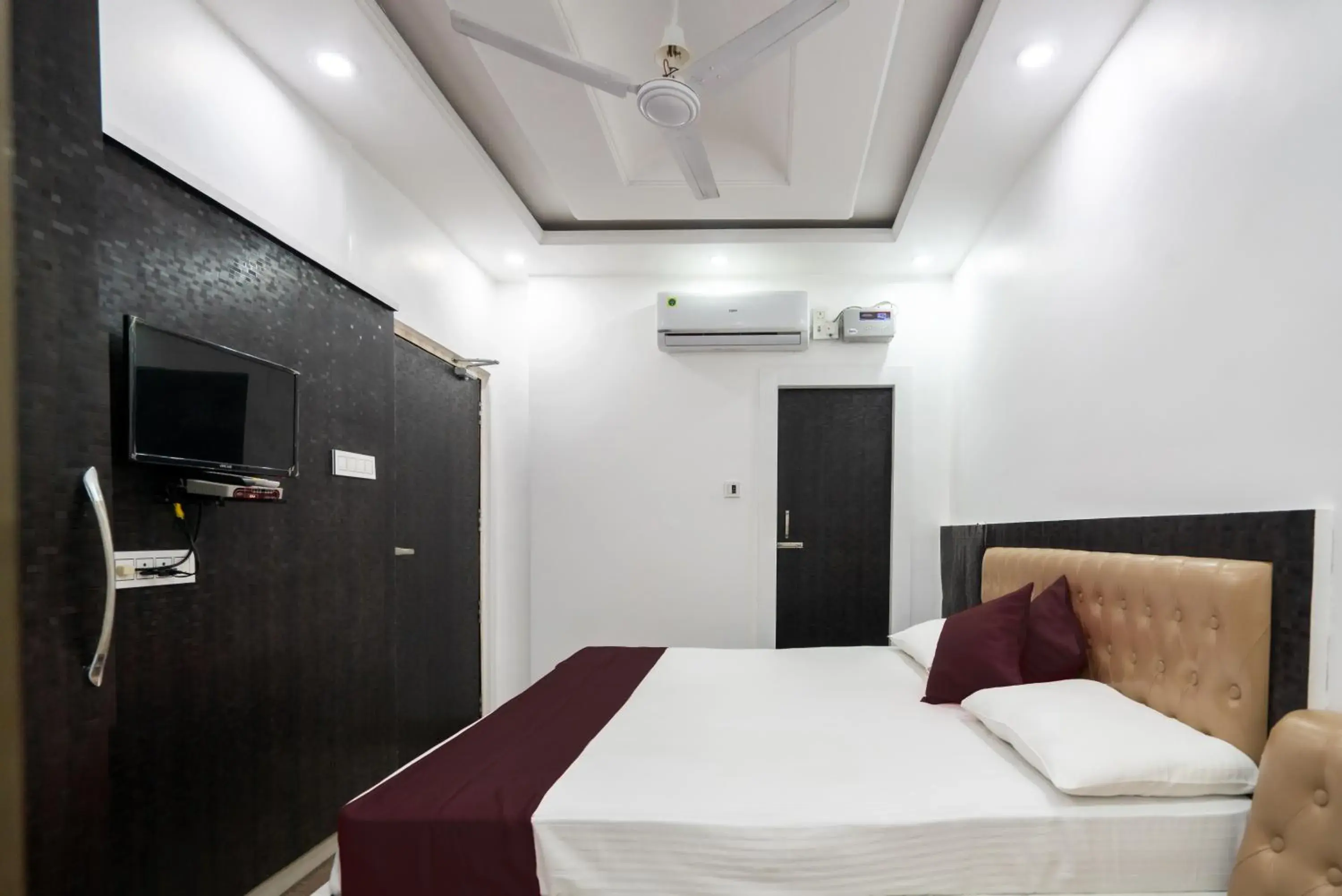 Deluxe Room - single occupancy in Nova Inn Deluxe Room - single occupancy in Nova Inn