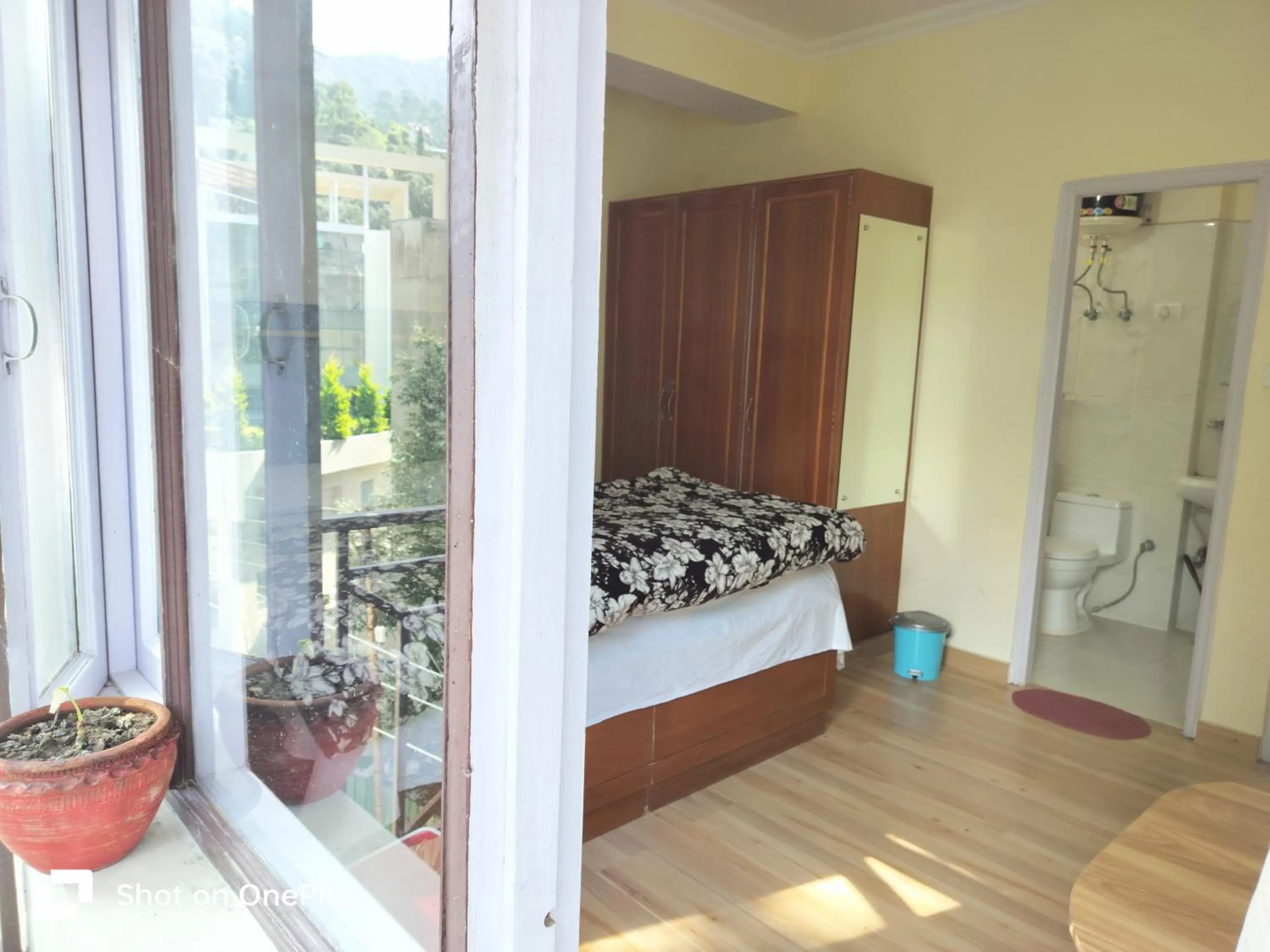 Shimla Vibes B & B free pick and drop from ISBT Shimla