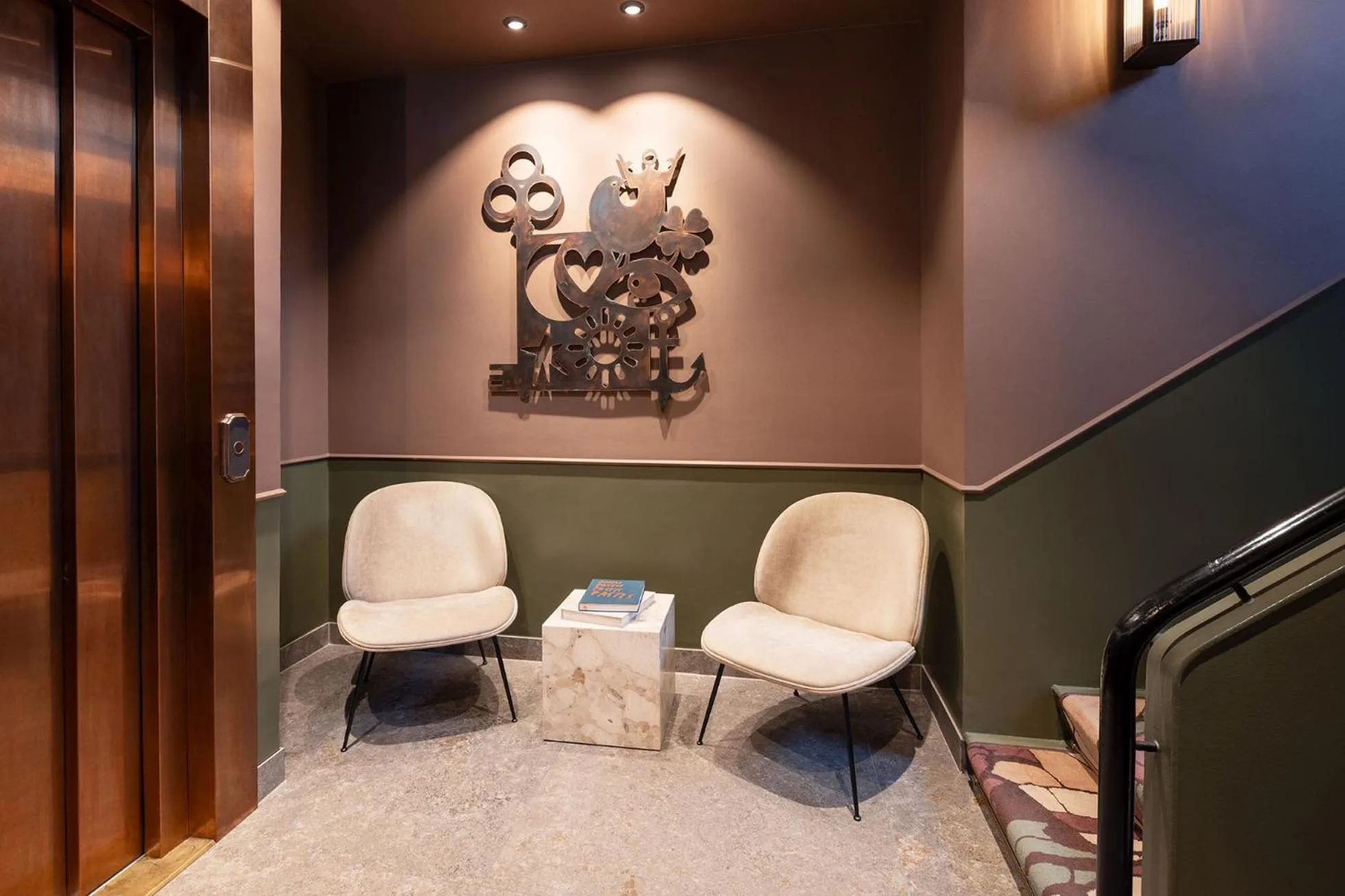 elevator in Hypernym Hotel & Suites