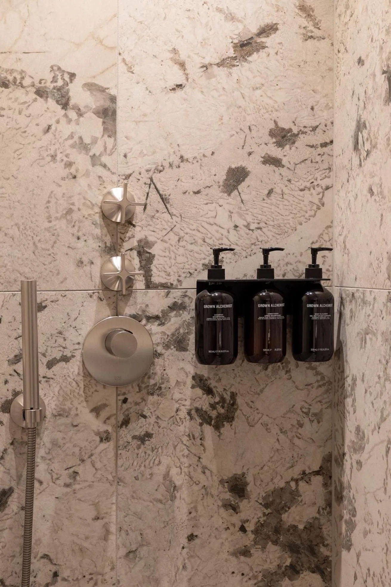 Hypernym Hotel & Suites