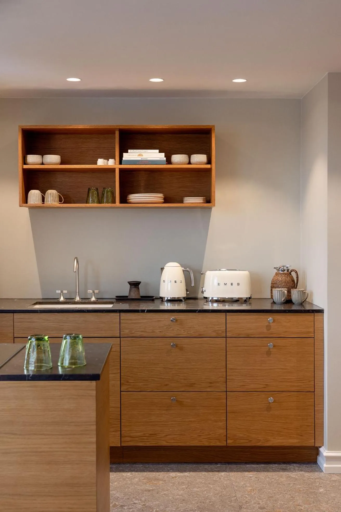 Coffee/tea facilities in Hypernym Hotel & Suites