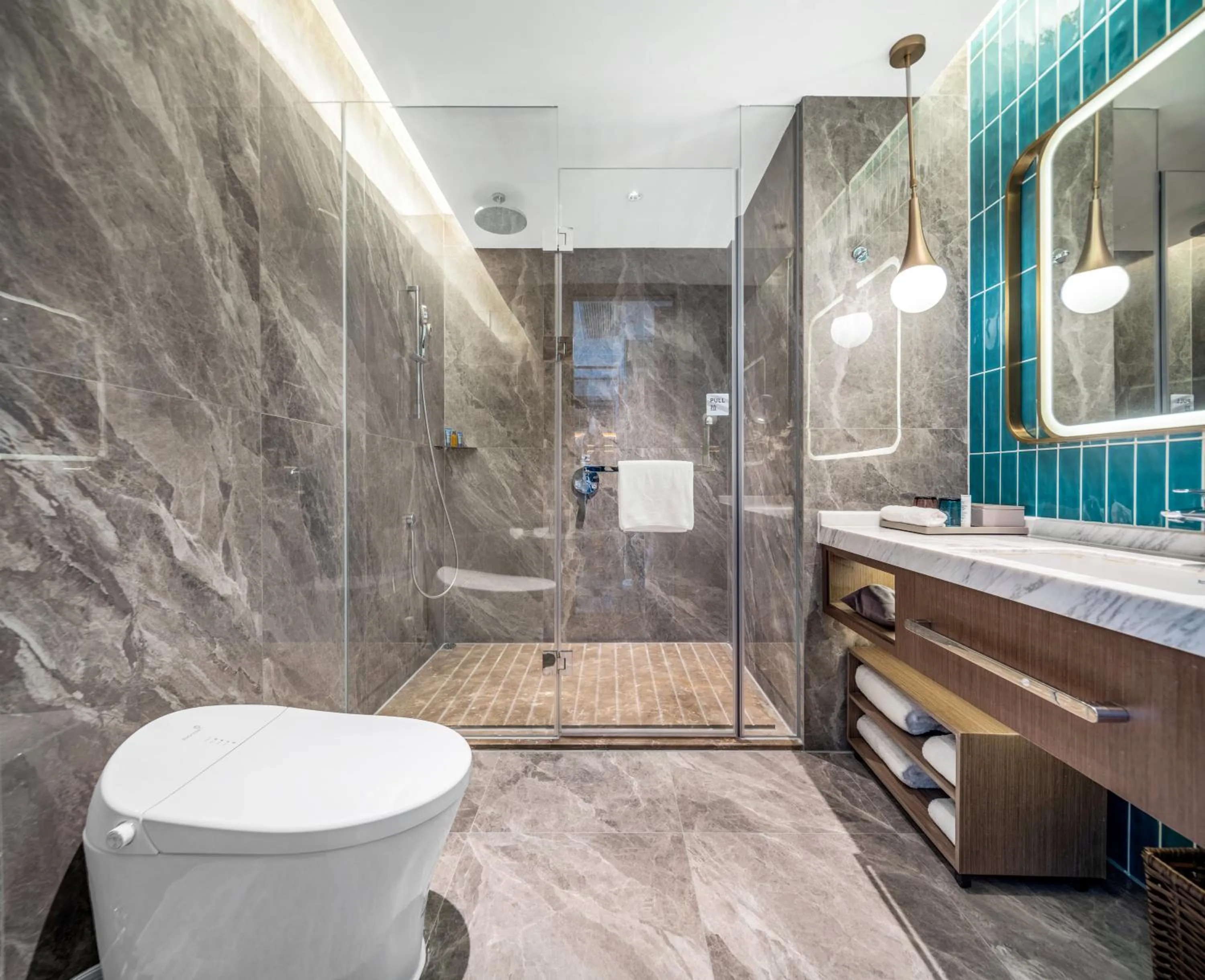 Bathroom in Home2 Suites by Hilton Shenzhen Nanshan Science & Technology Park